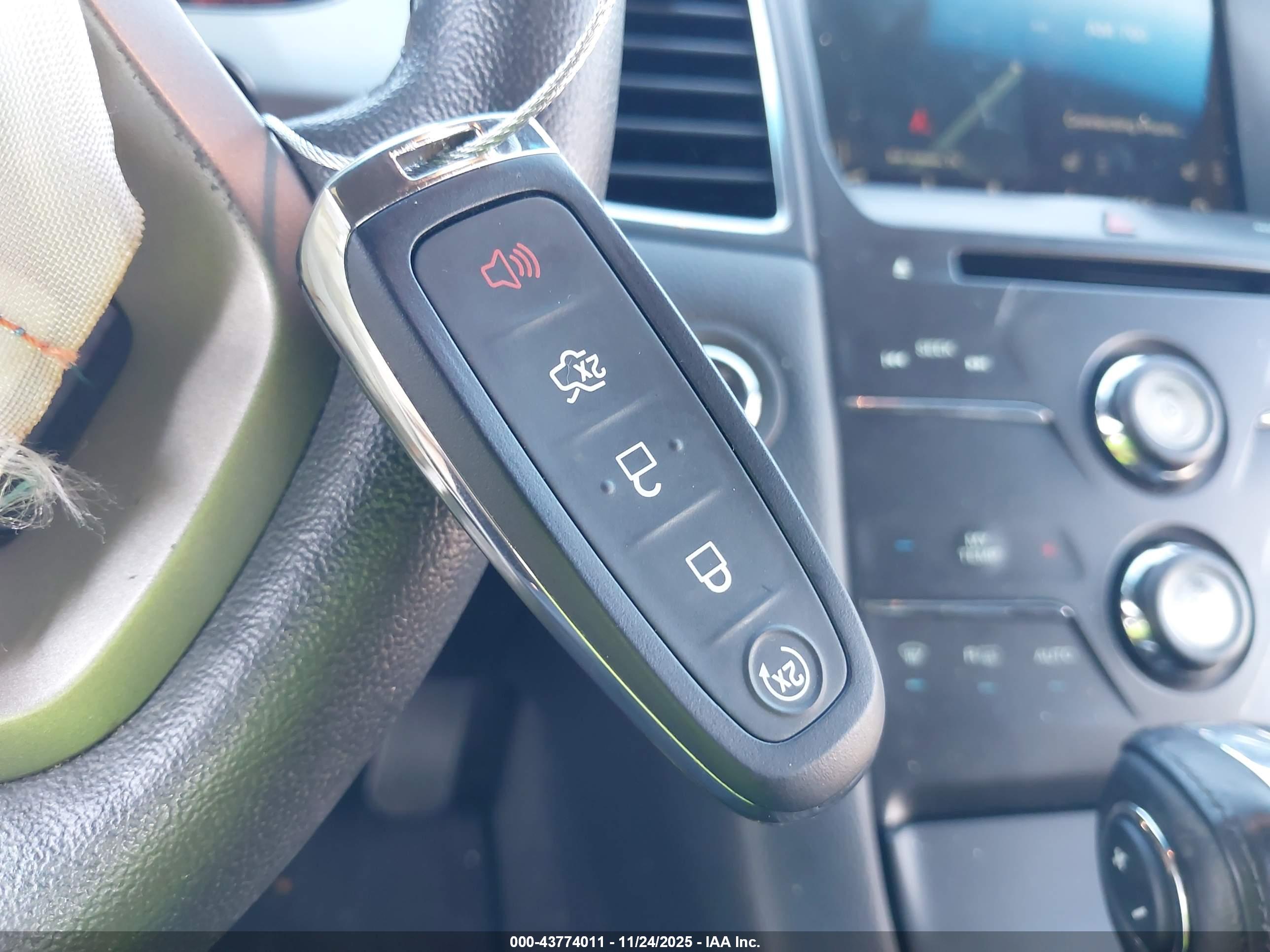 FORD TAURUS image 11