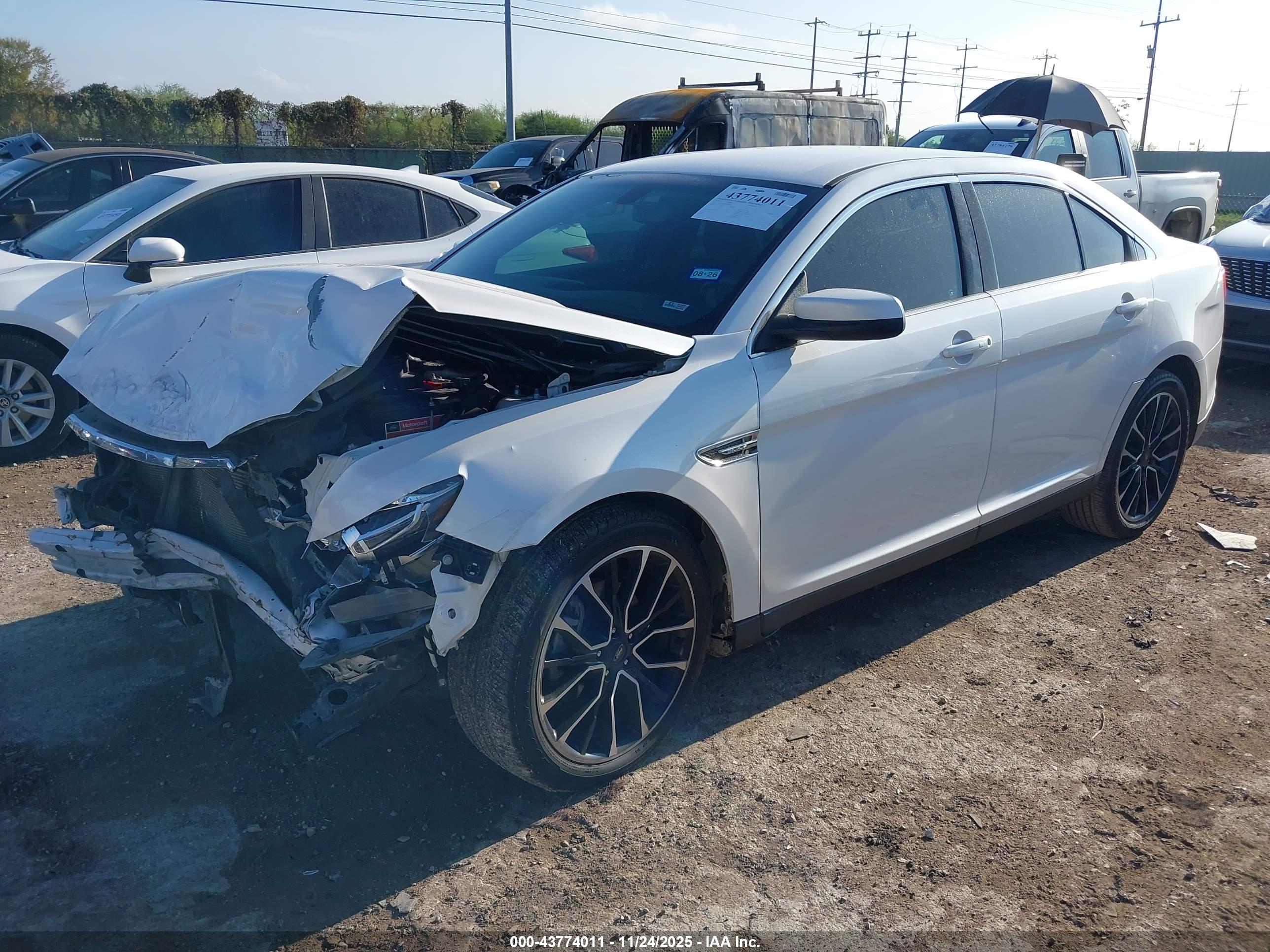 FORD TAURUS image 2