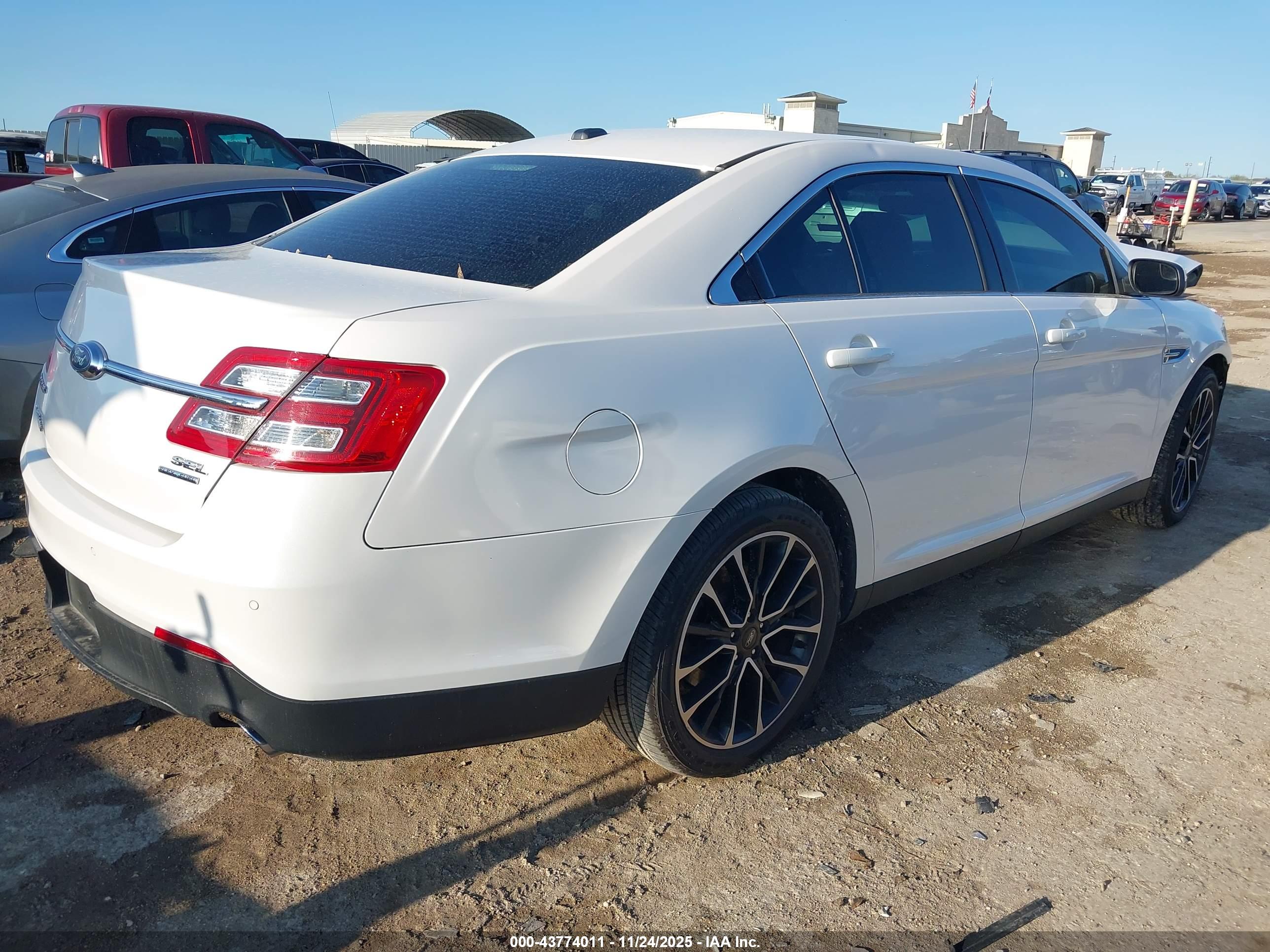 FORD TAURUS image 4