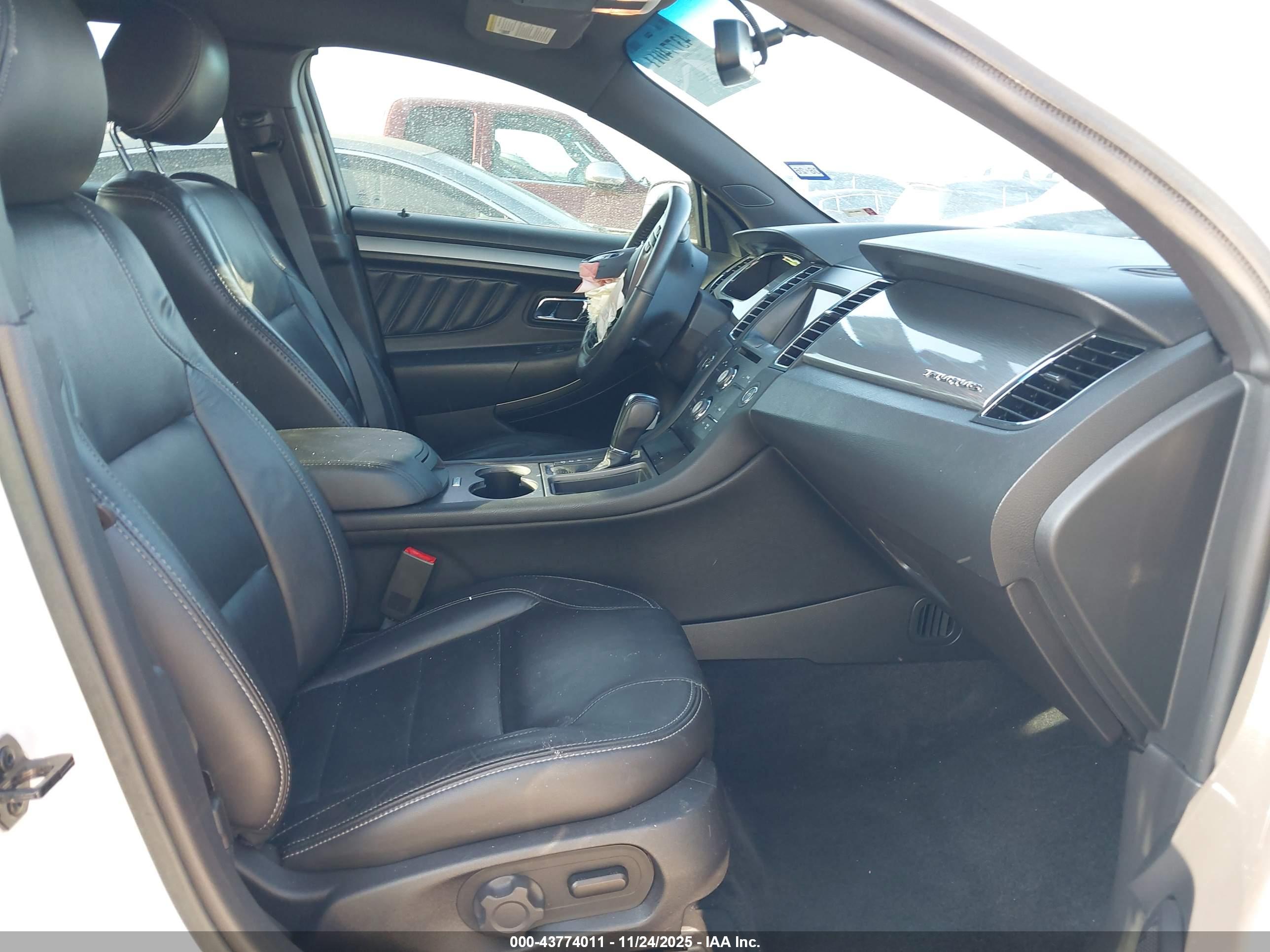 FORD TAURUS image 5