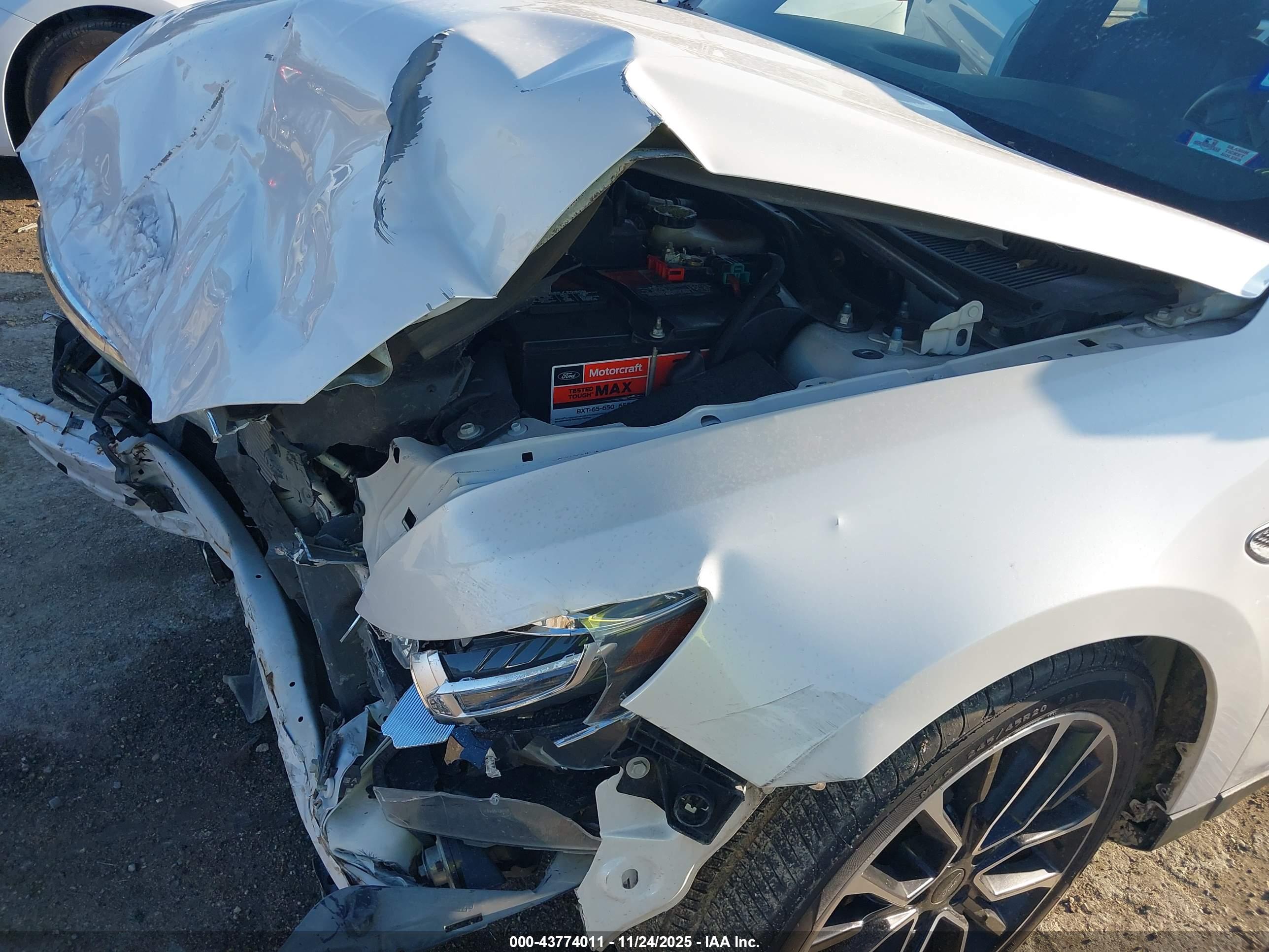 FORD TAURUS image 6