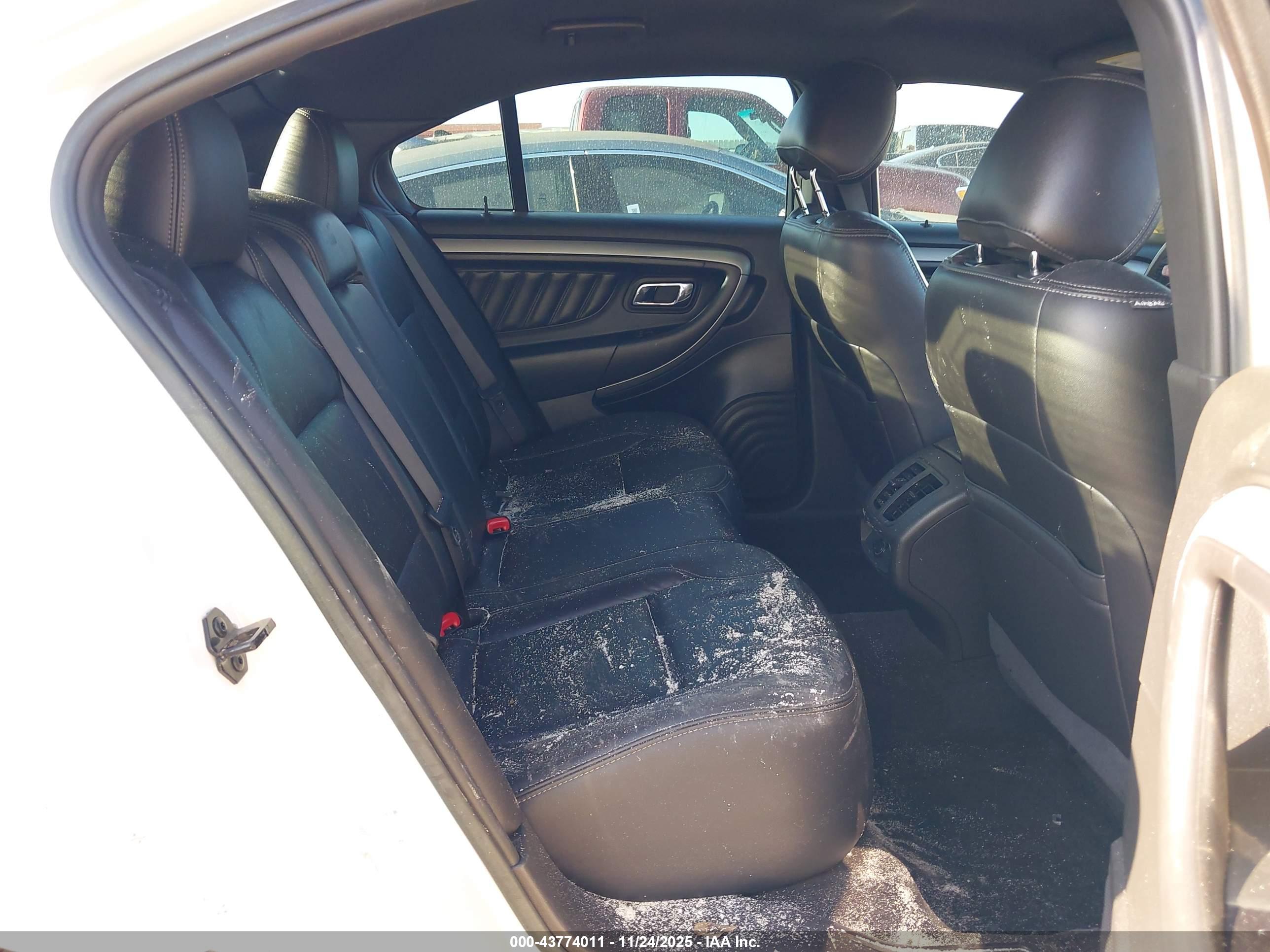 FORD TAURUS image 8