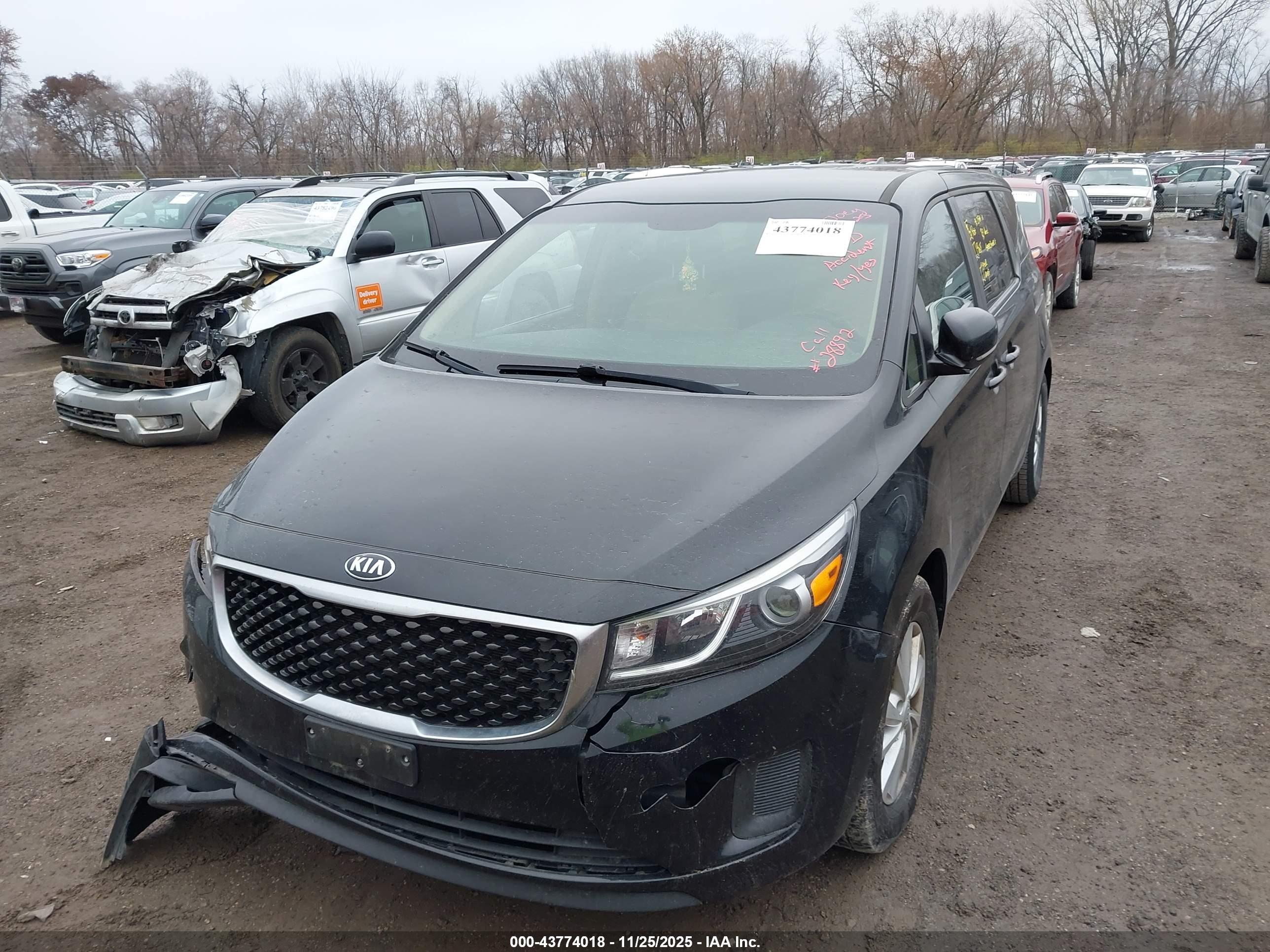 KIA SEDONA image 2