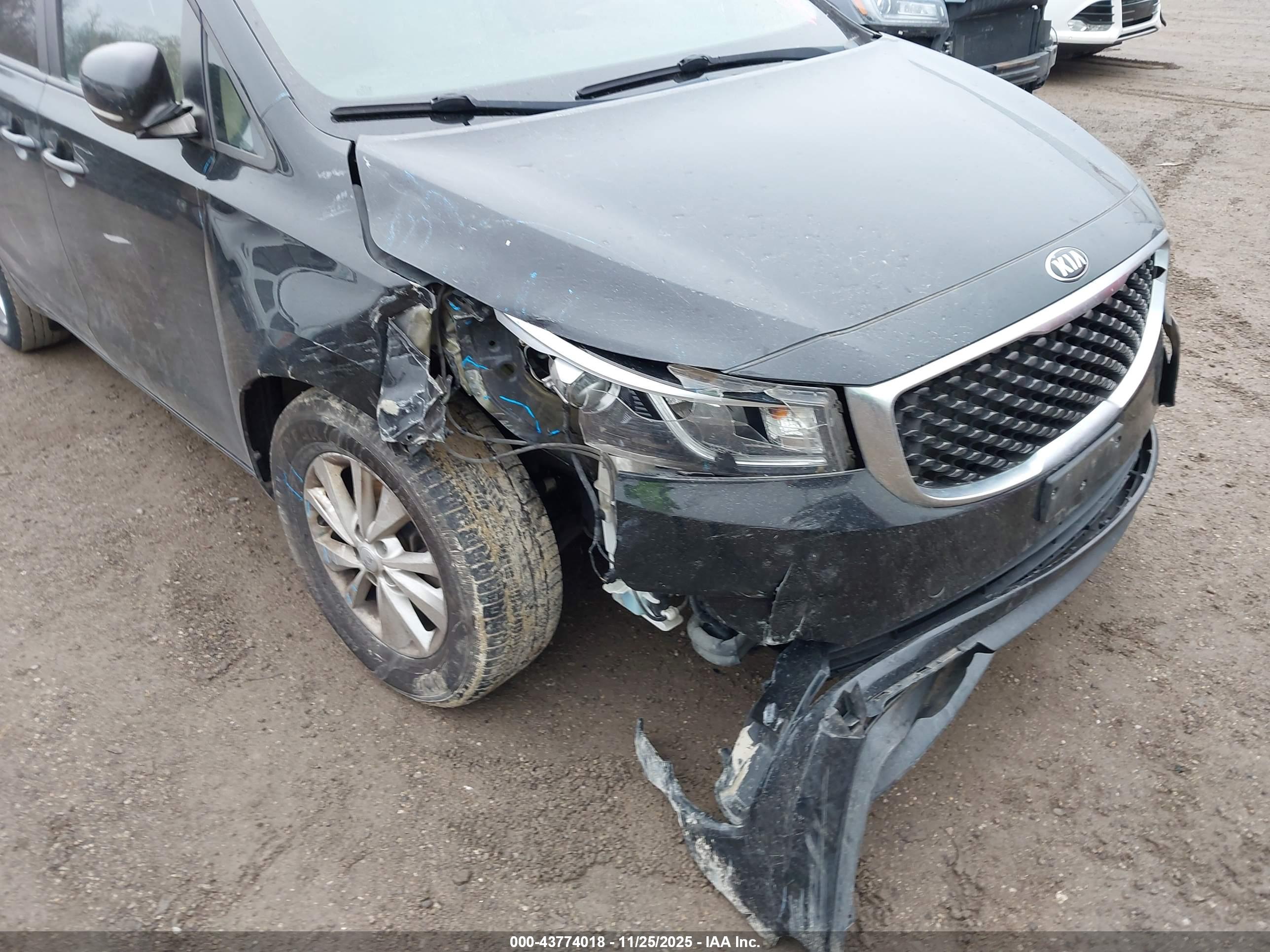KIA SEDONA image 6