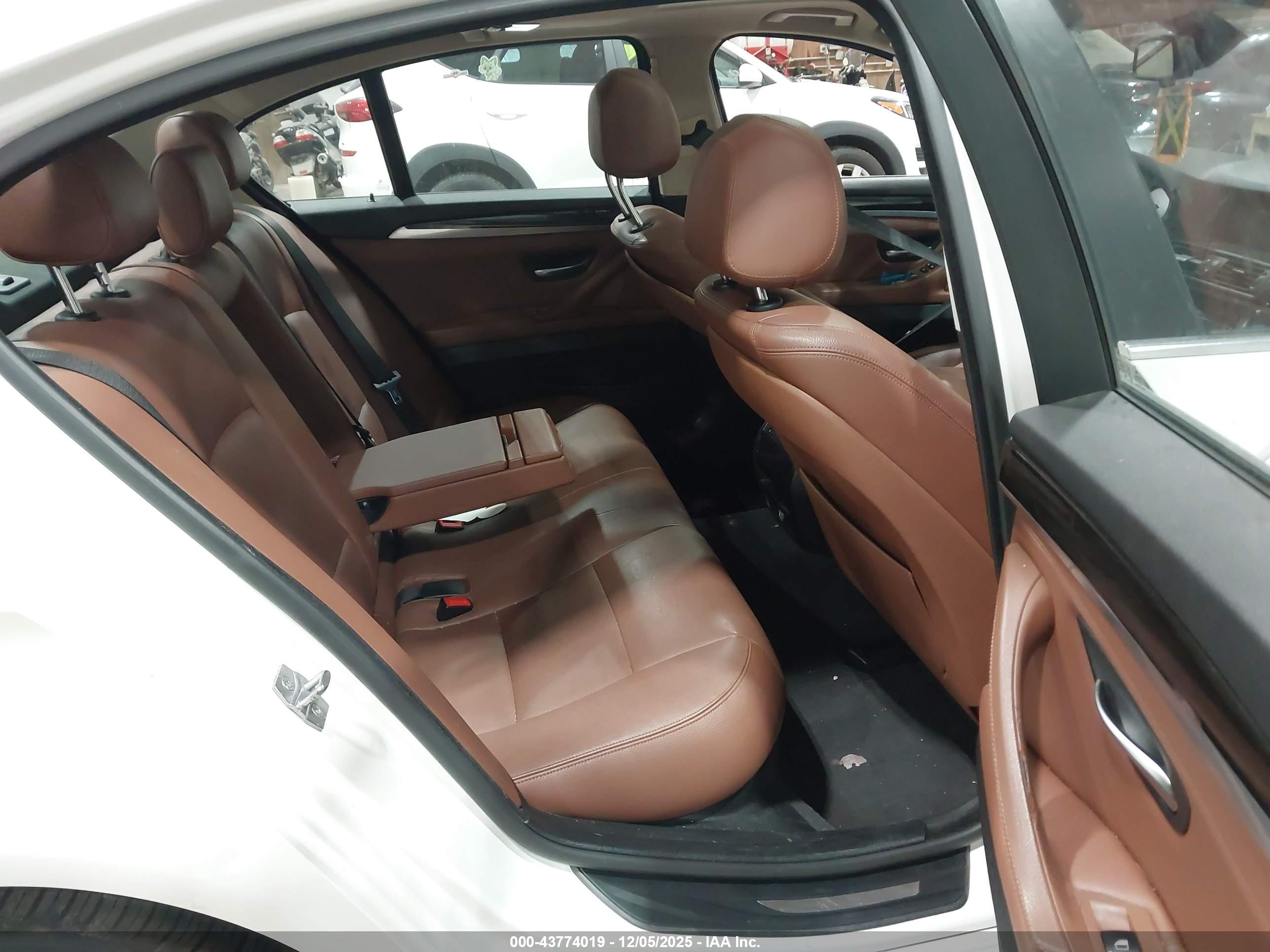 BMW 535I image 8