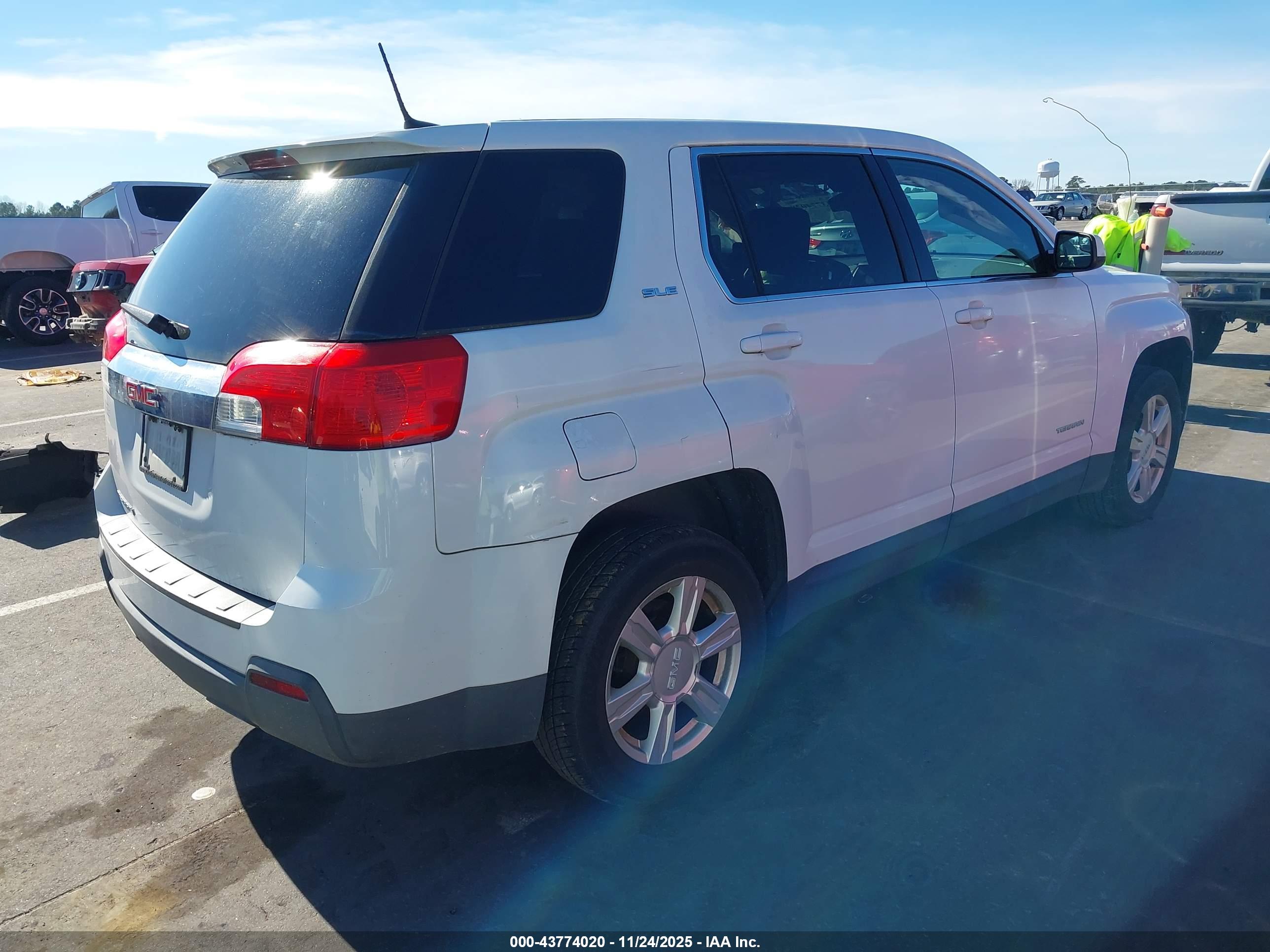 GMC TERRAIN image 4