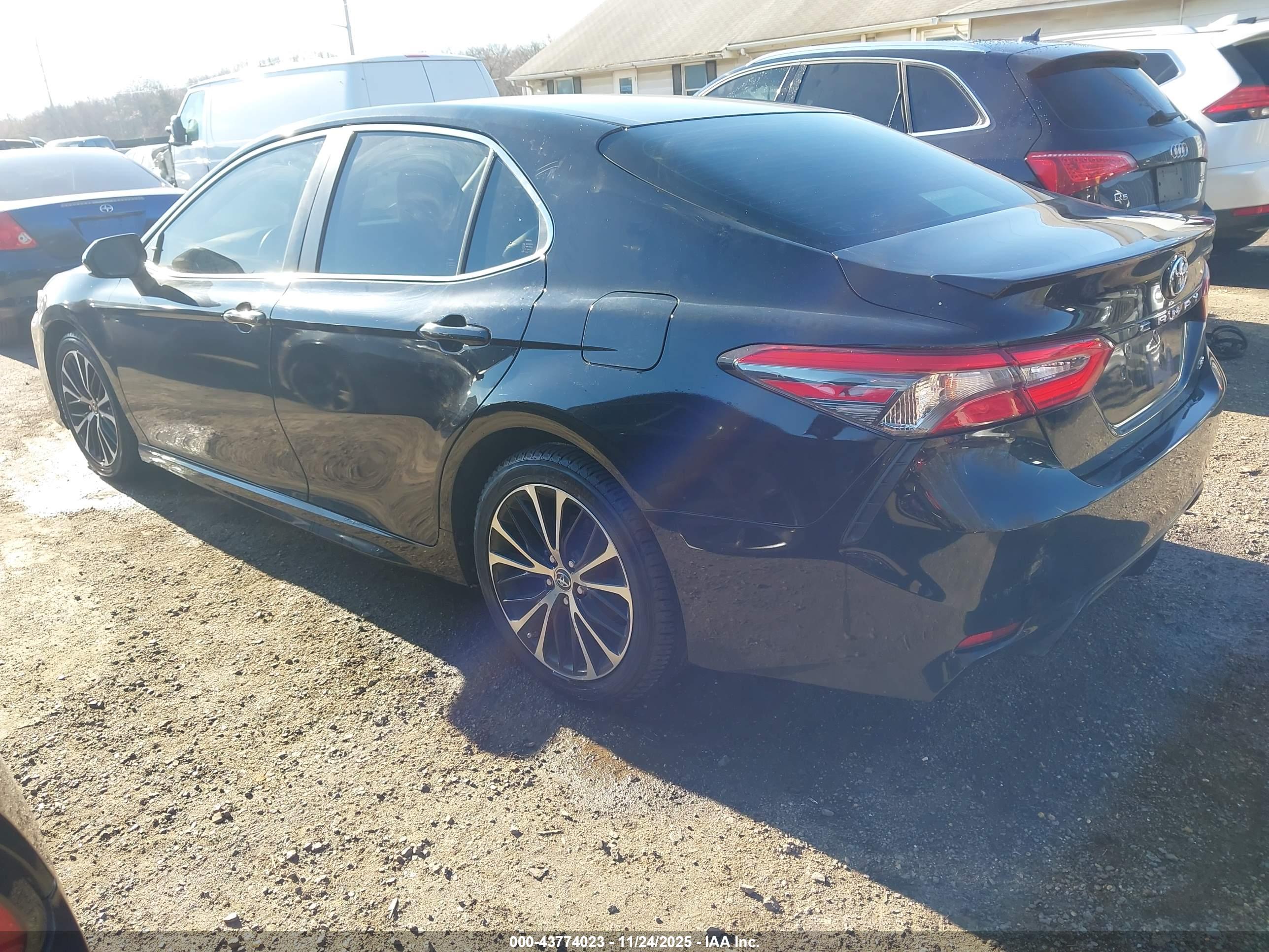 TOYOTA CAMRY image 3