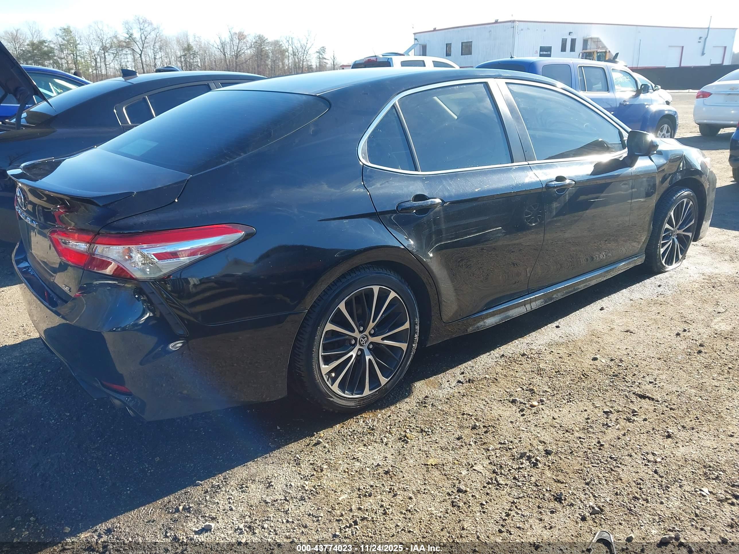 TOYOTA CAMRY image 4