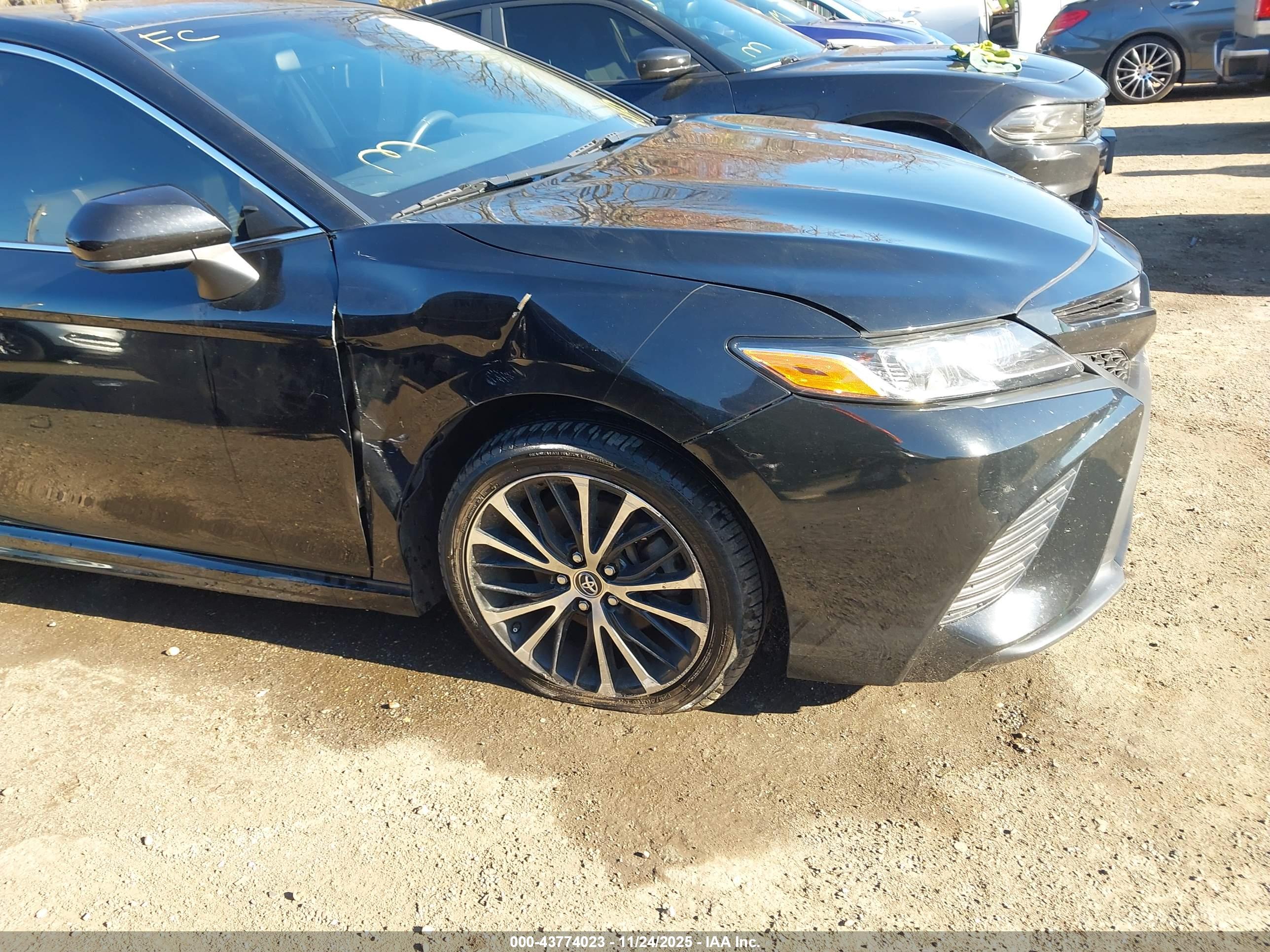 TOYOTA CAMRY image 6