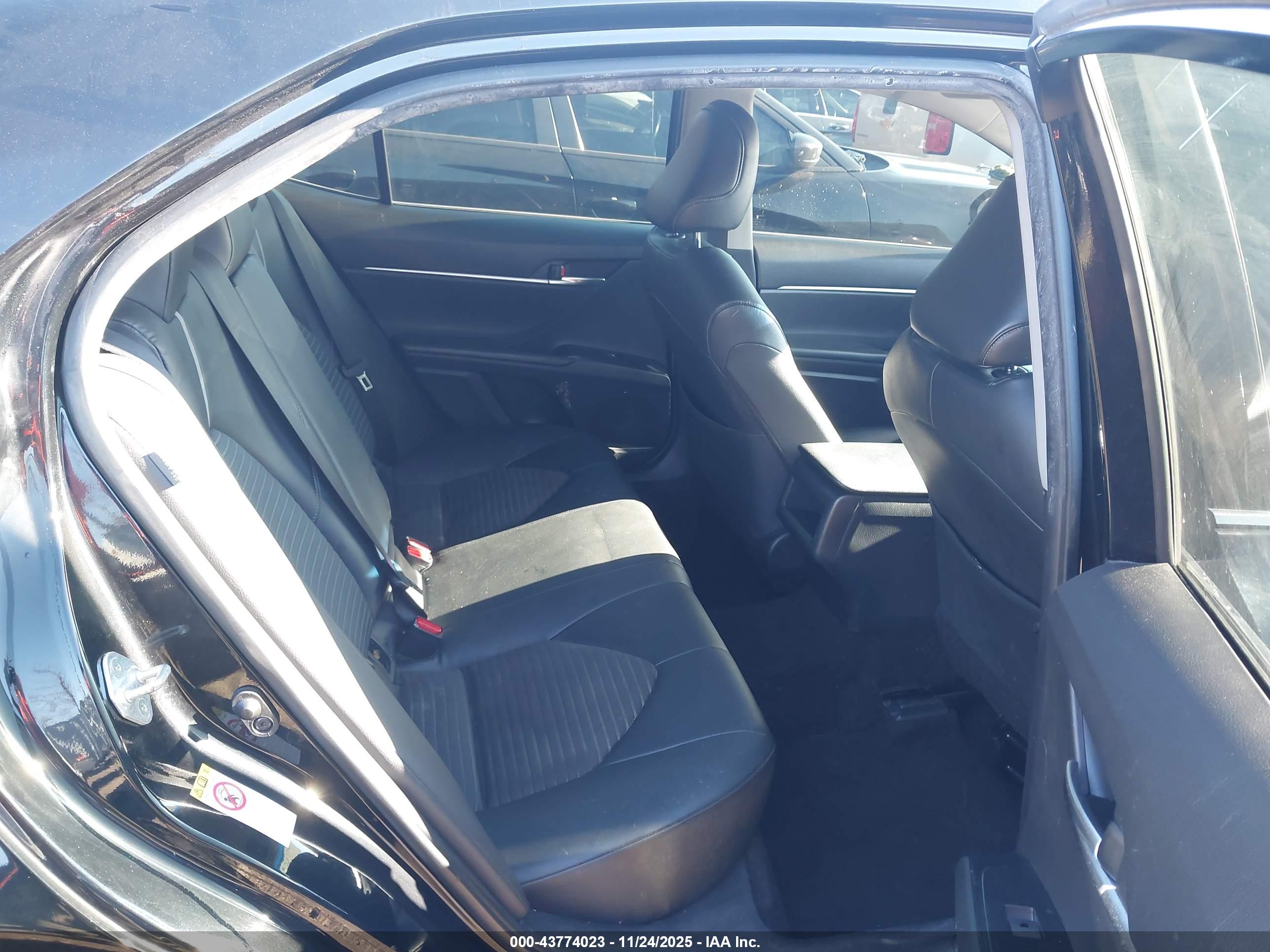 TOYOTA CAMRY image 8