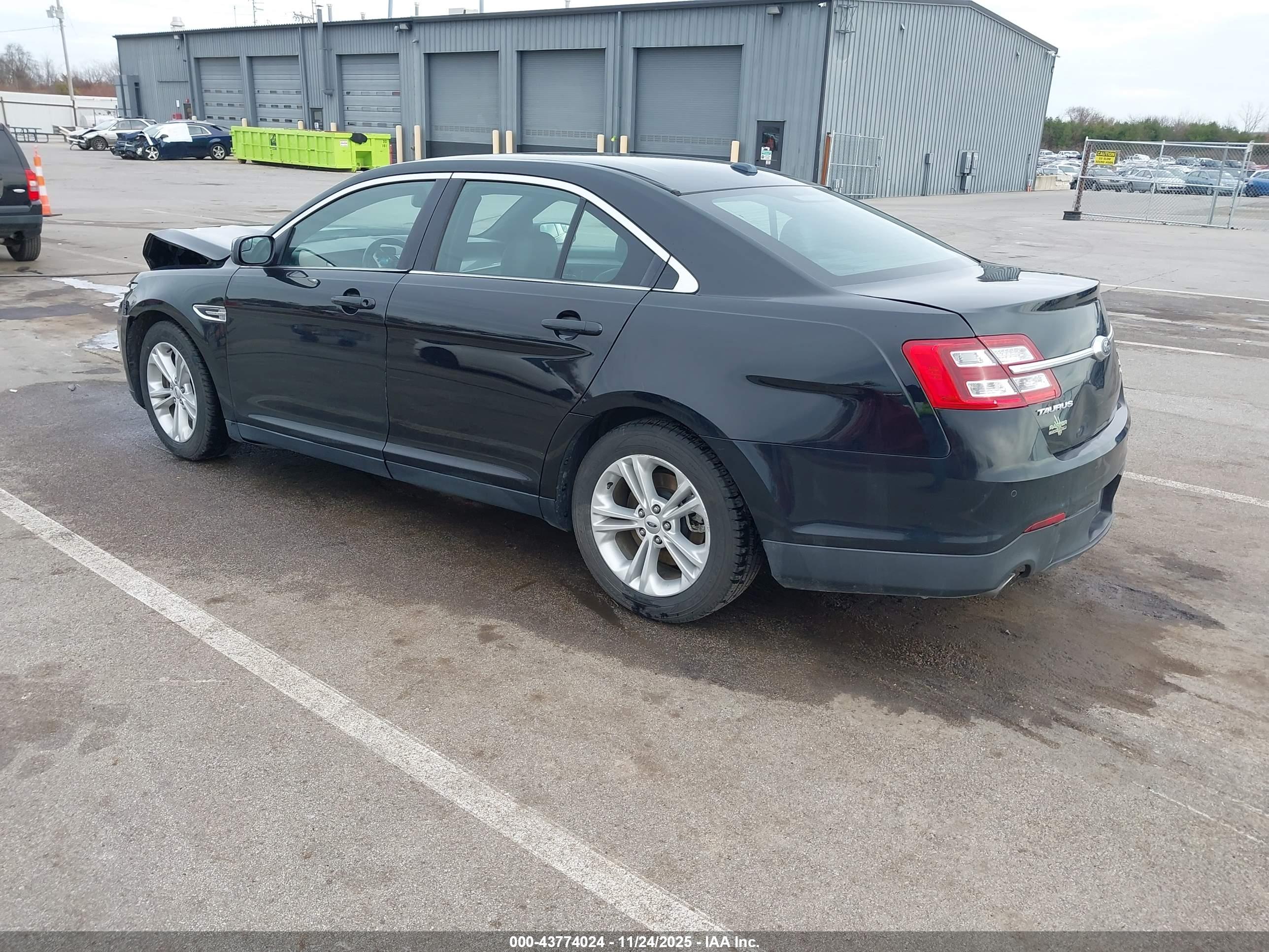FORD TAURUS image 3