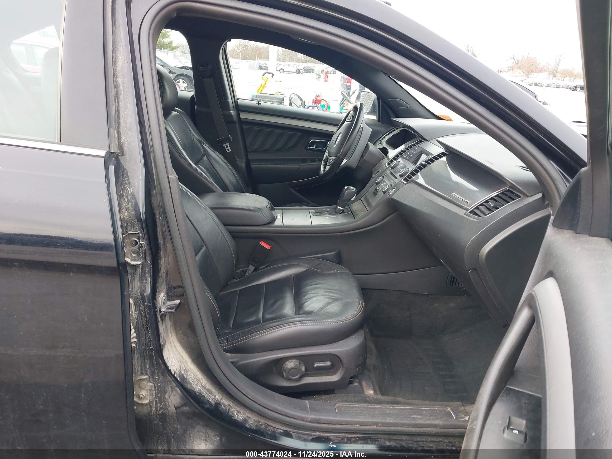FORD TAURUS image 5