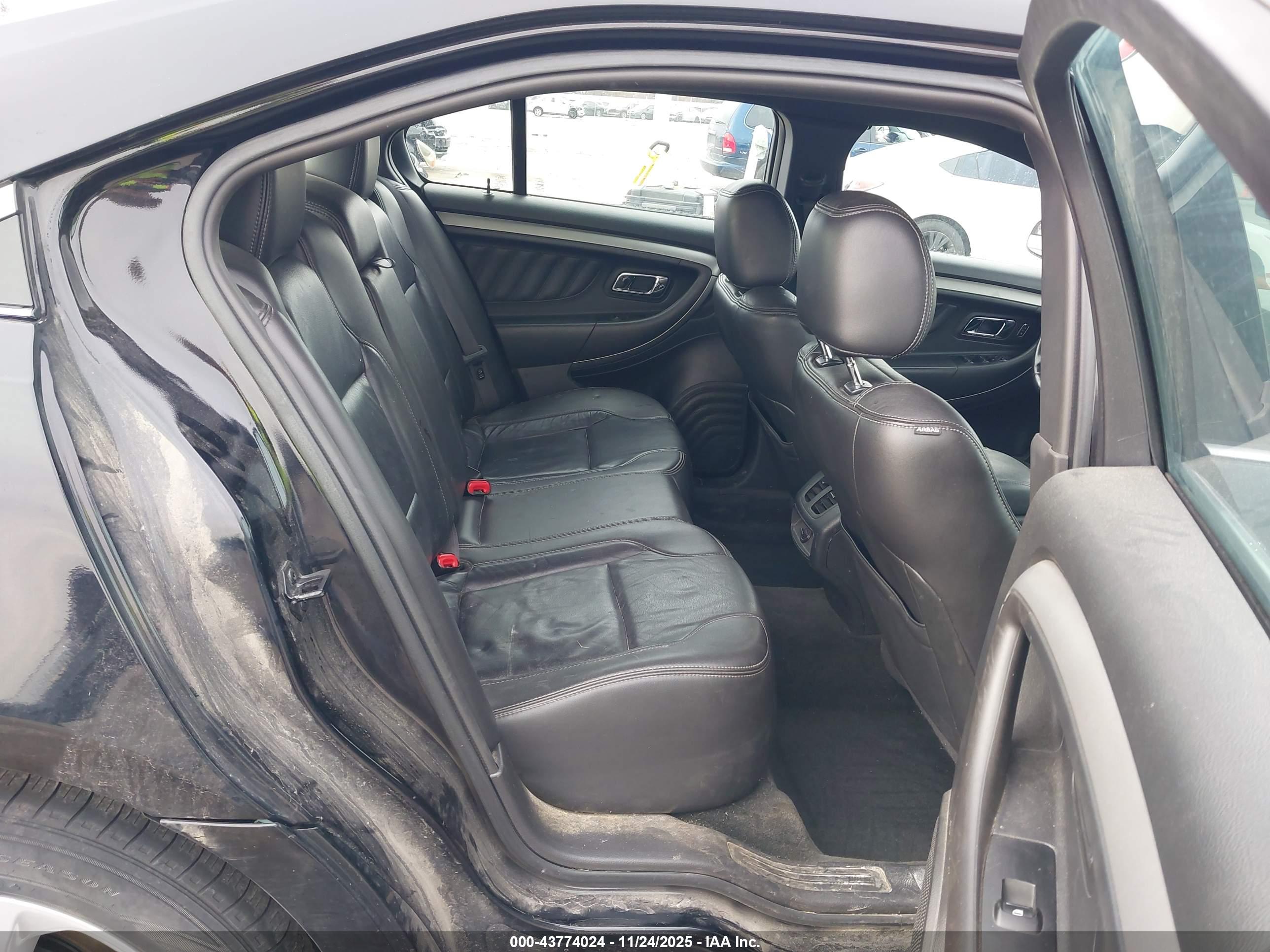 FORD TAURUS image 8