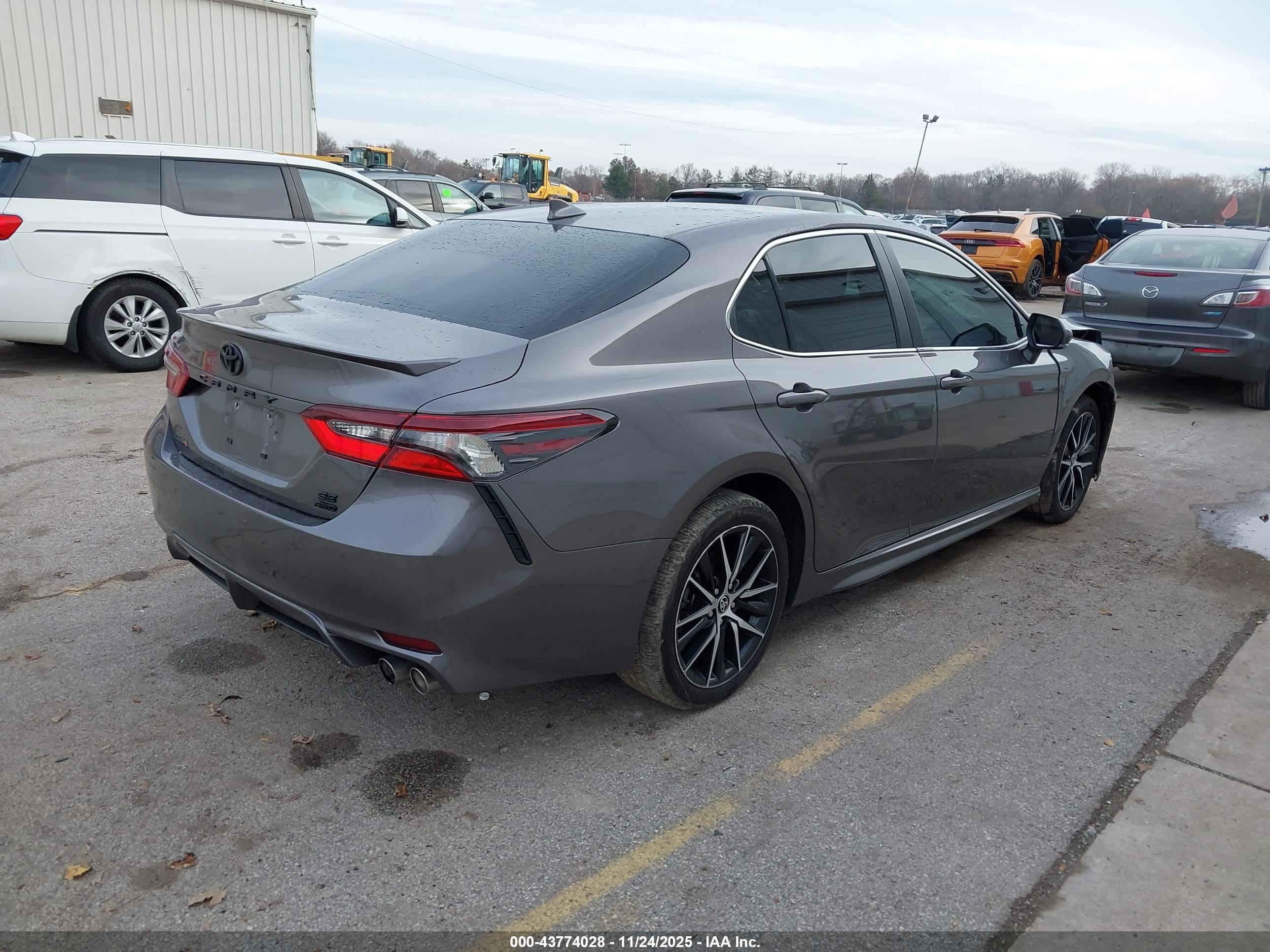 TOYOTA CAMRY image 4