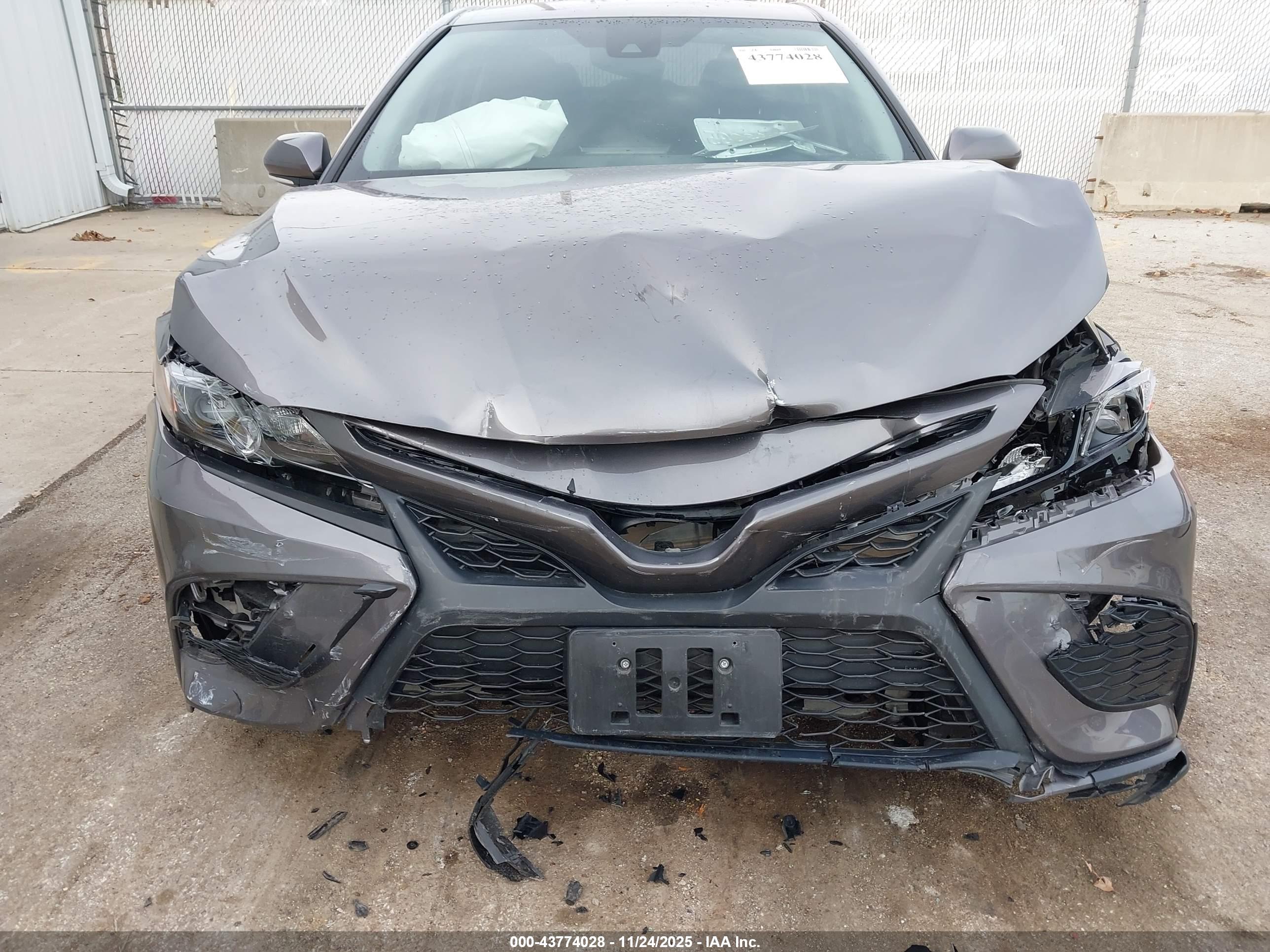 TOYOTA CAMRY image 6