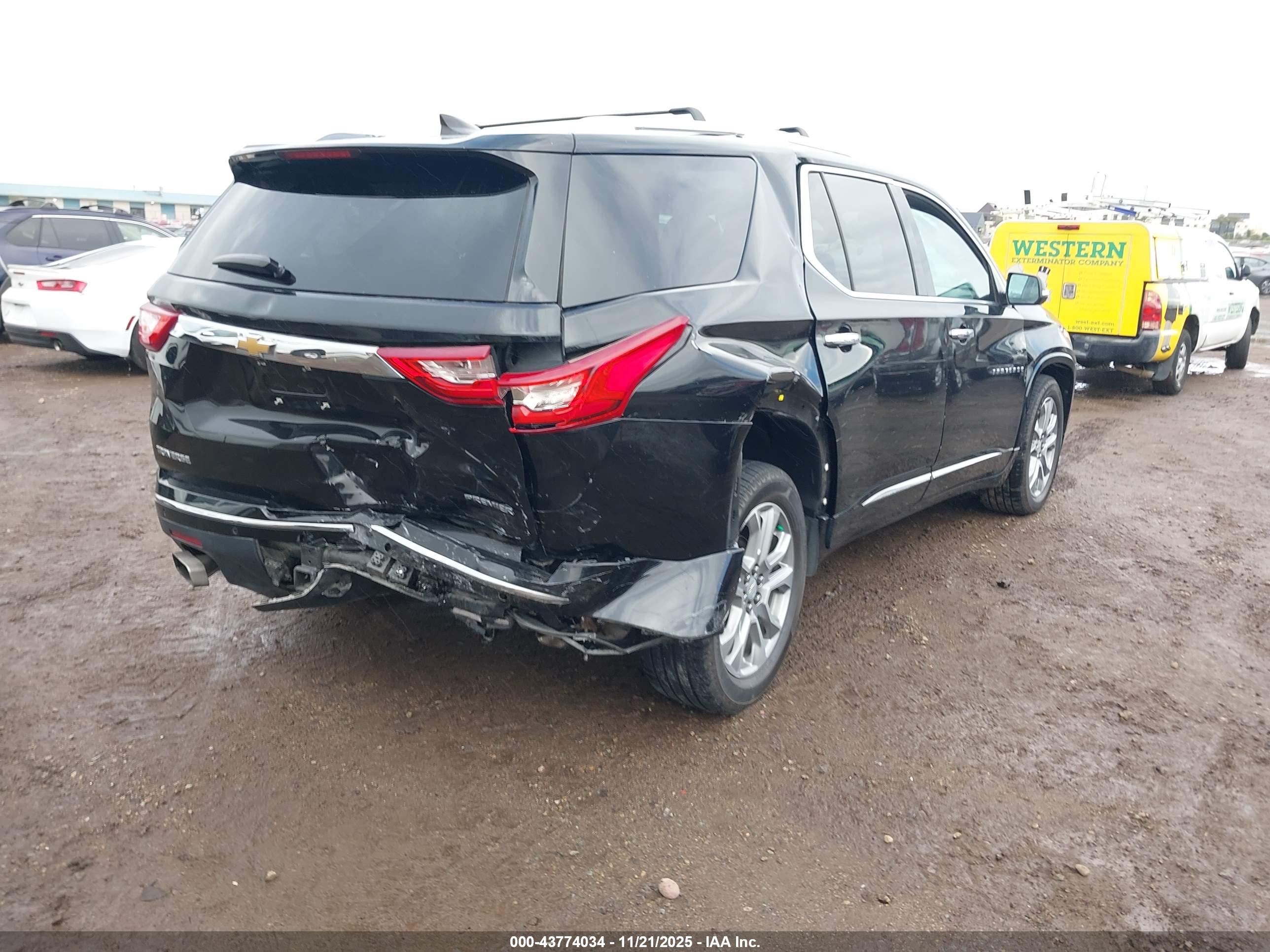 CHEVROLET TRAVERSE image 4
