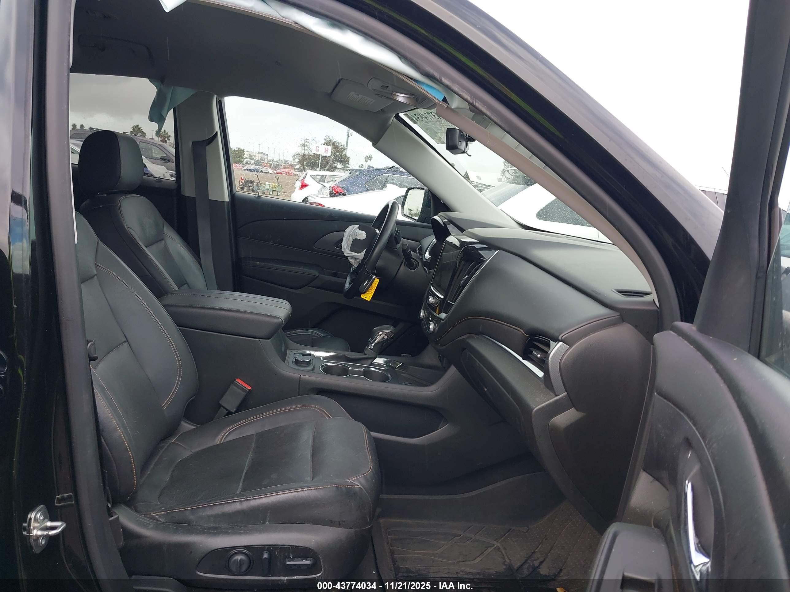 CHEVROLET TRAVERSE image 5