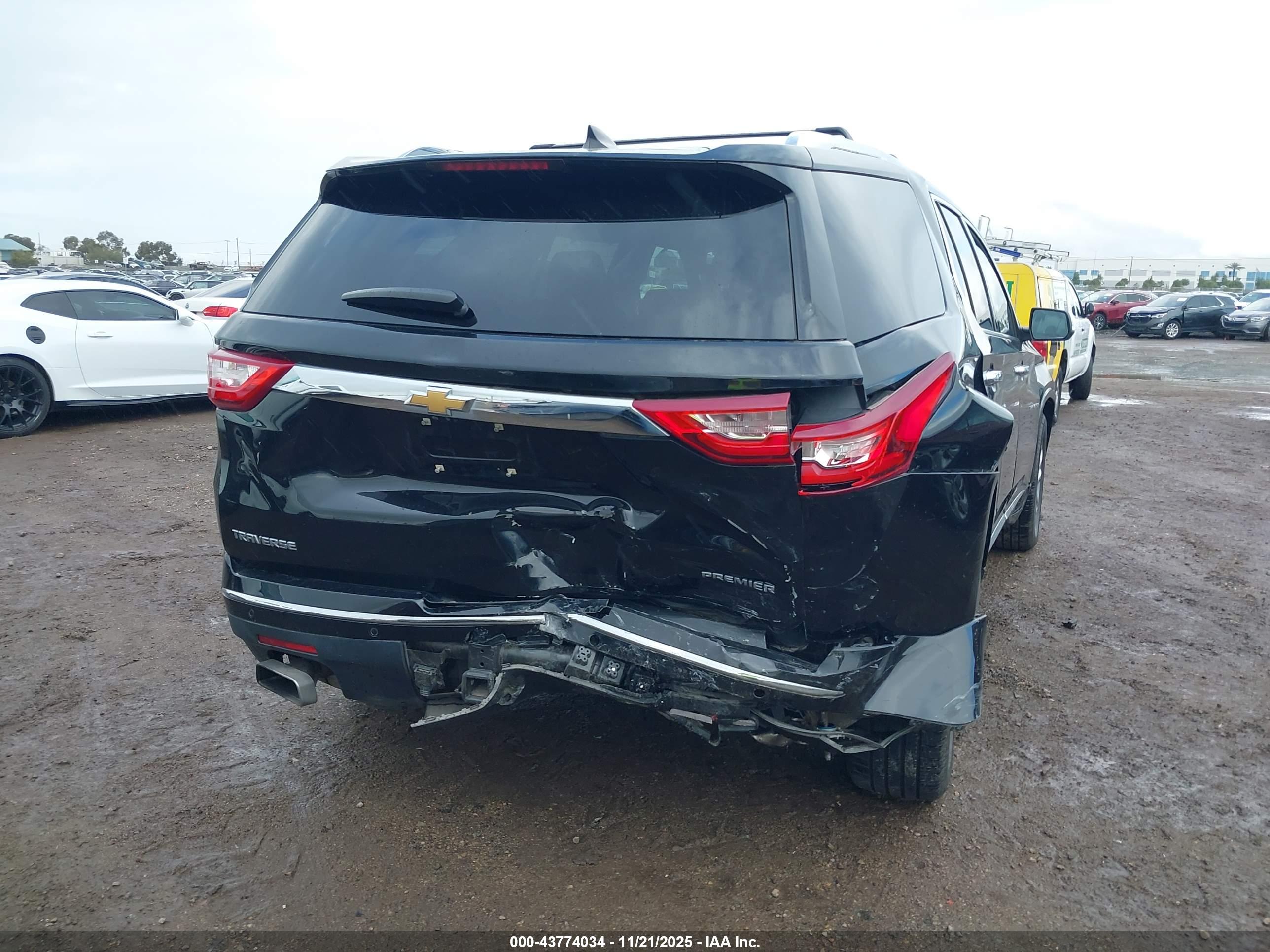 CHEVROLET TRAVERSE image 6