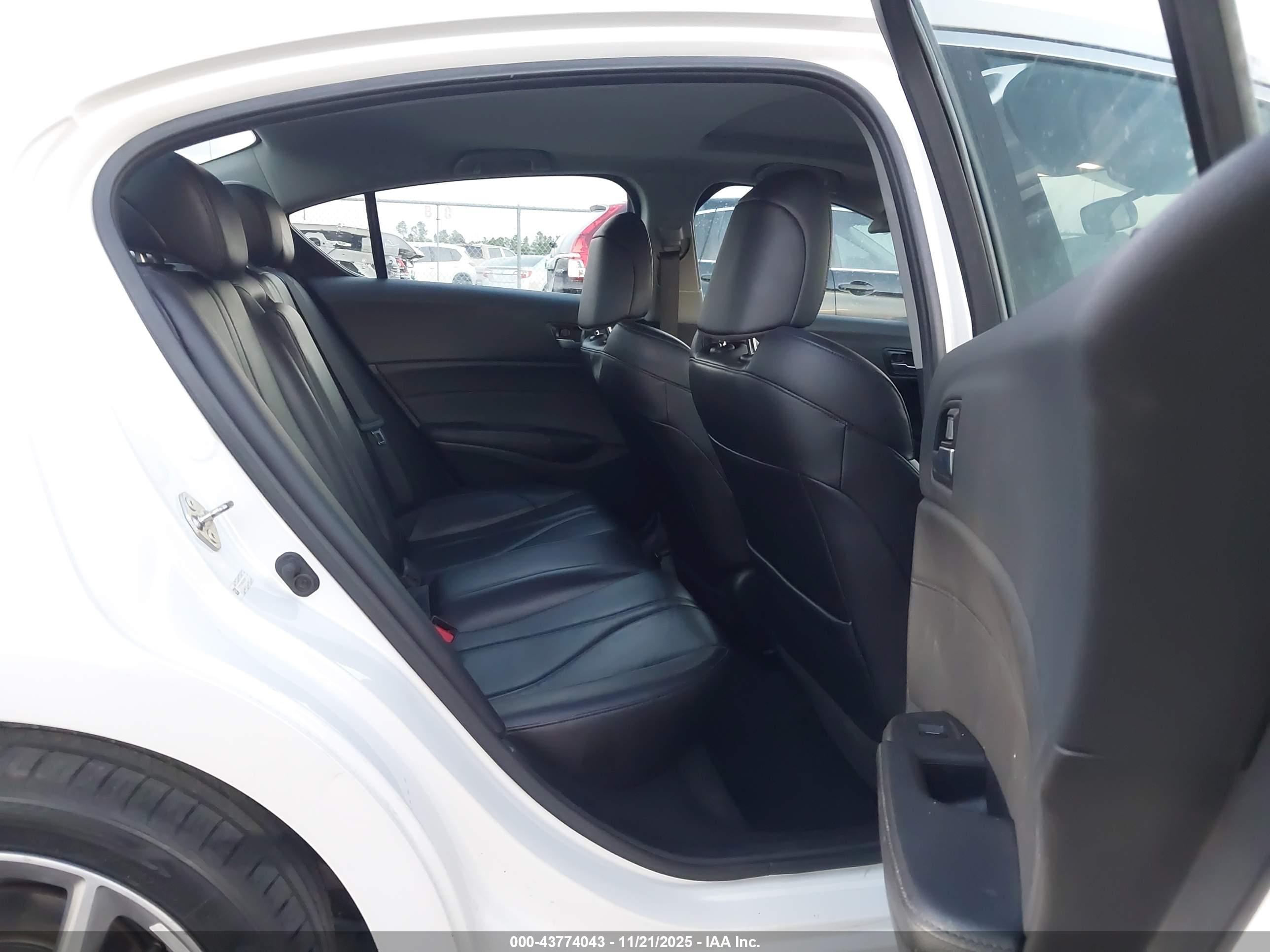 ACURA ILX image 8