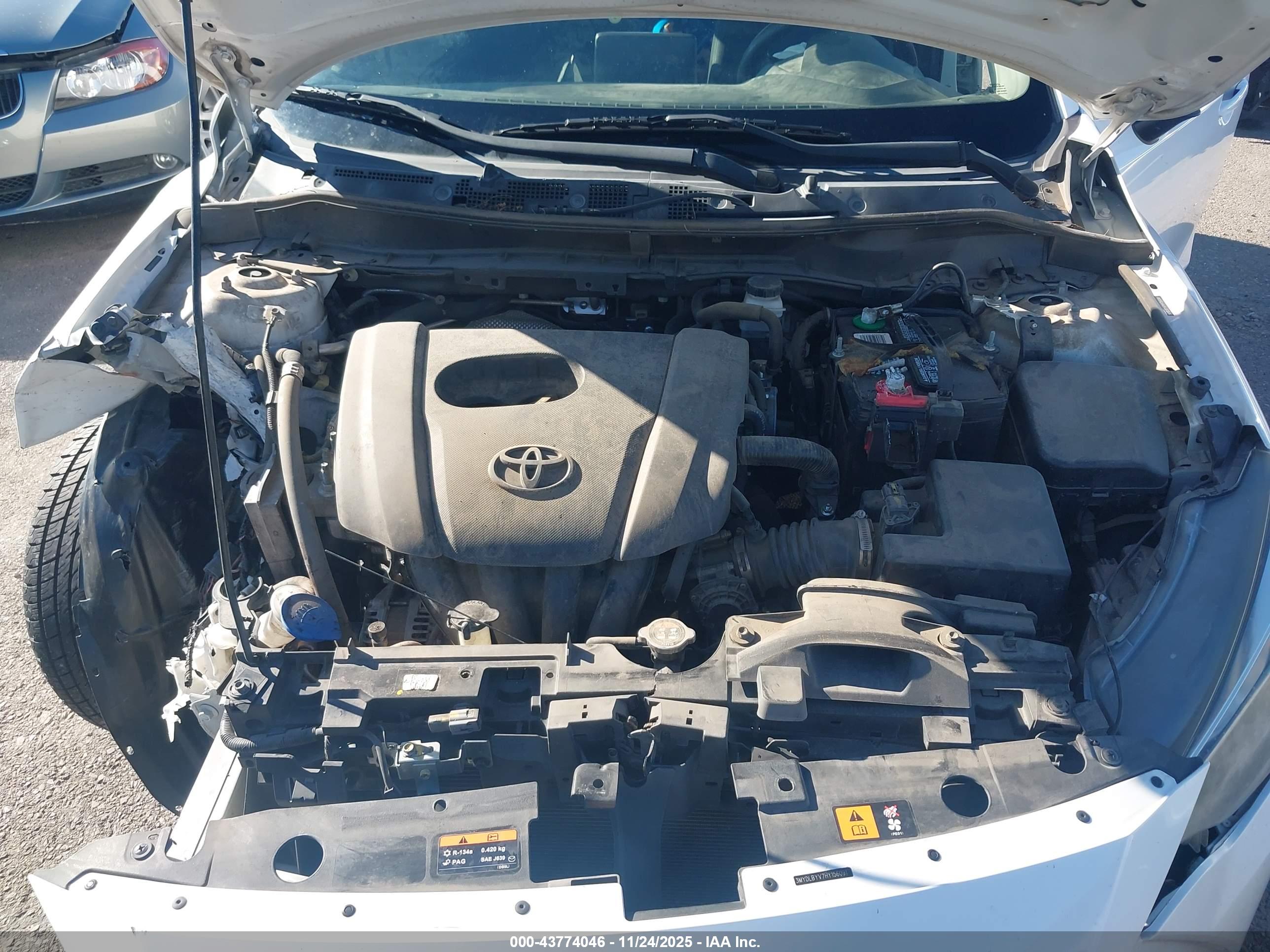 TOYOTA YARIS image 10