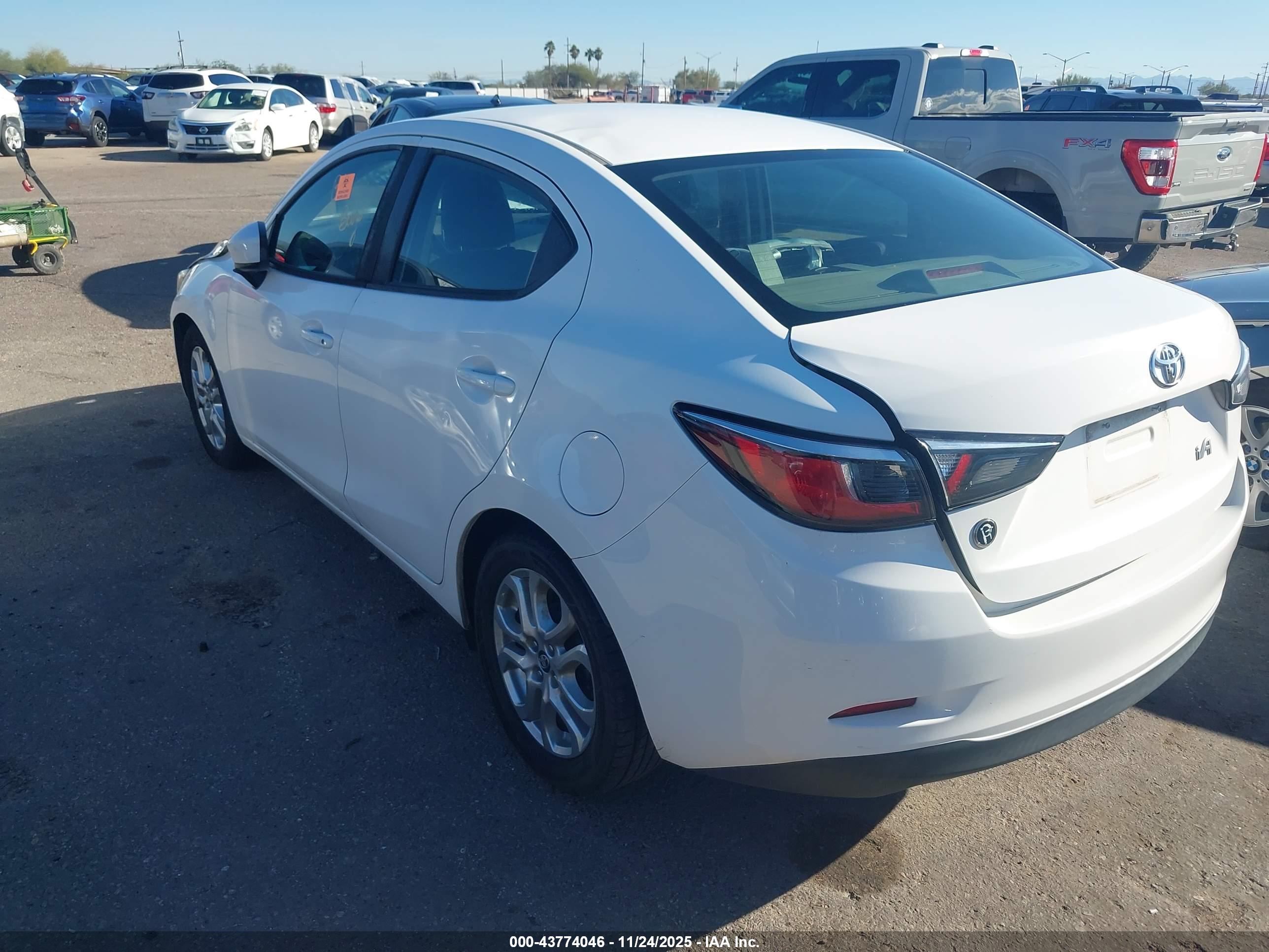 TOYOTA YARIS image 3