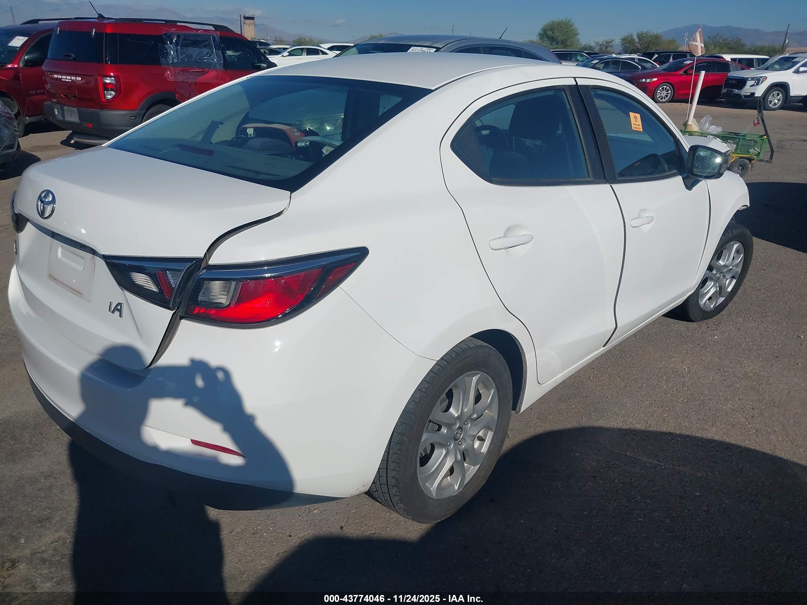 TOYOTA YARIS image 4