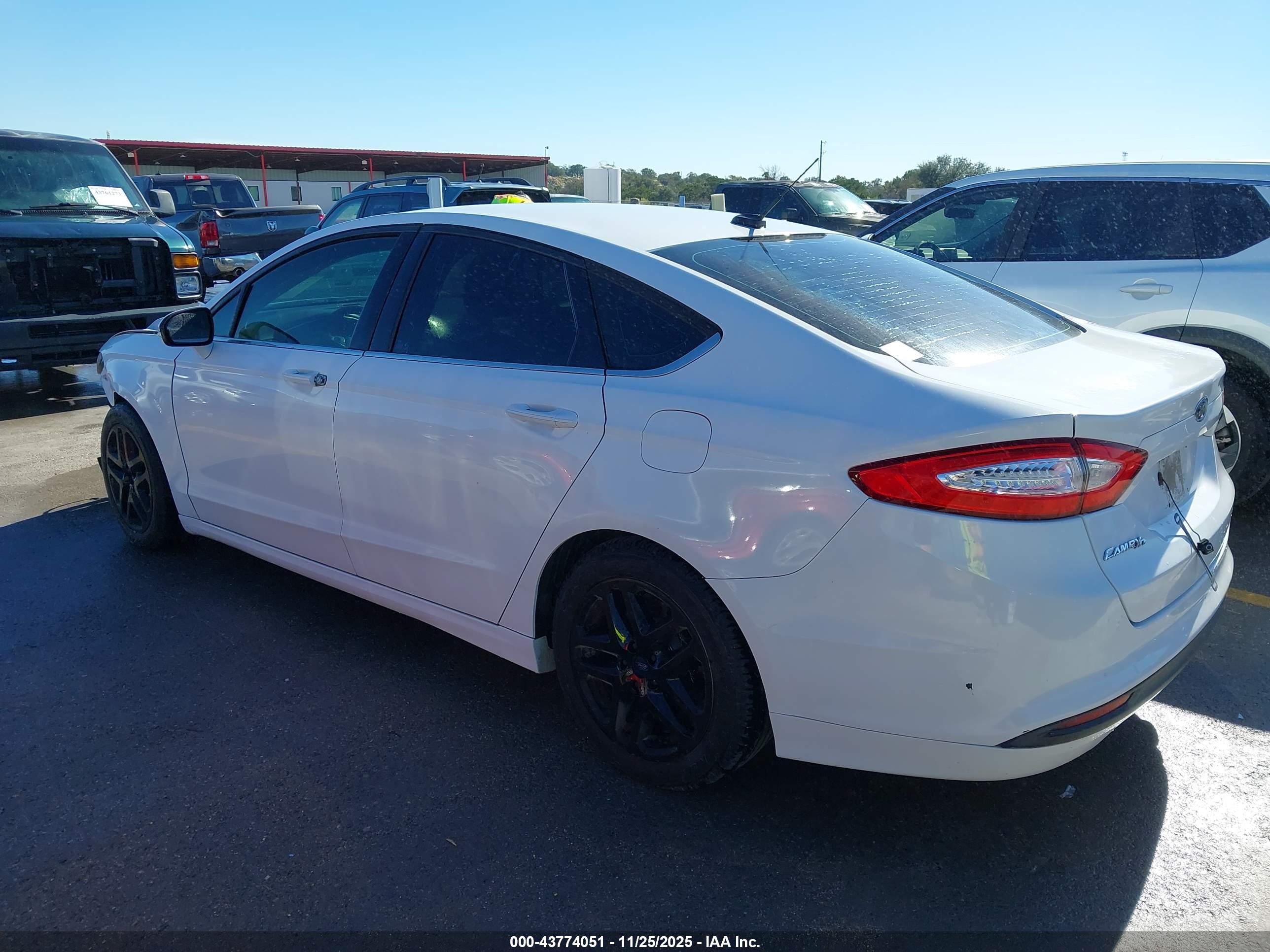 FORD FUSION image 3
