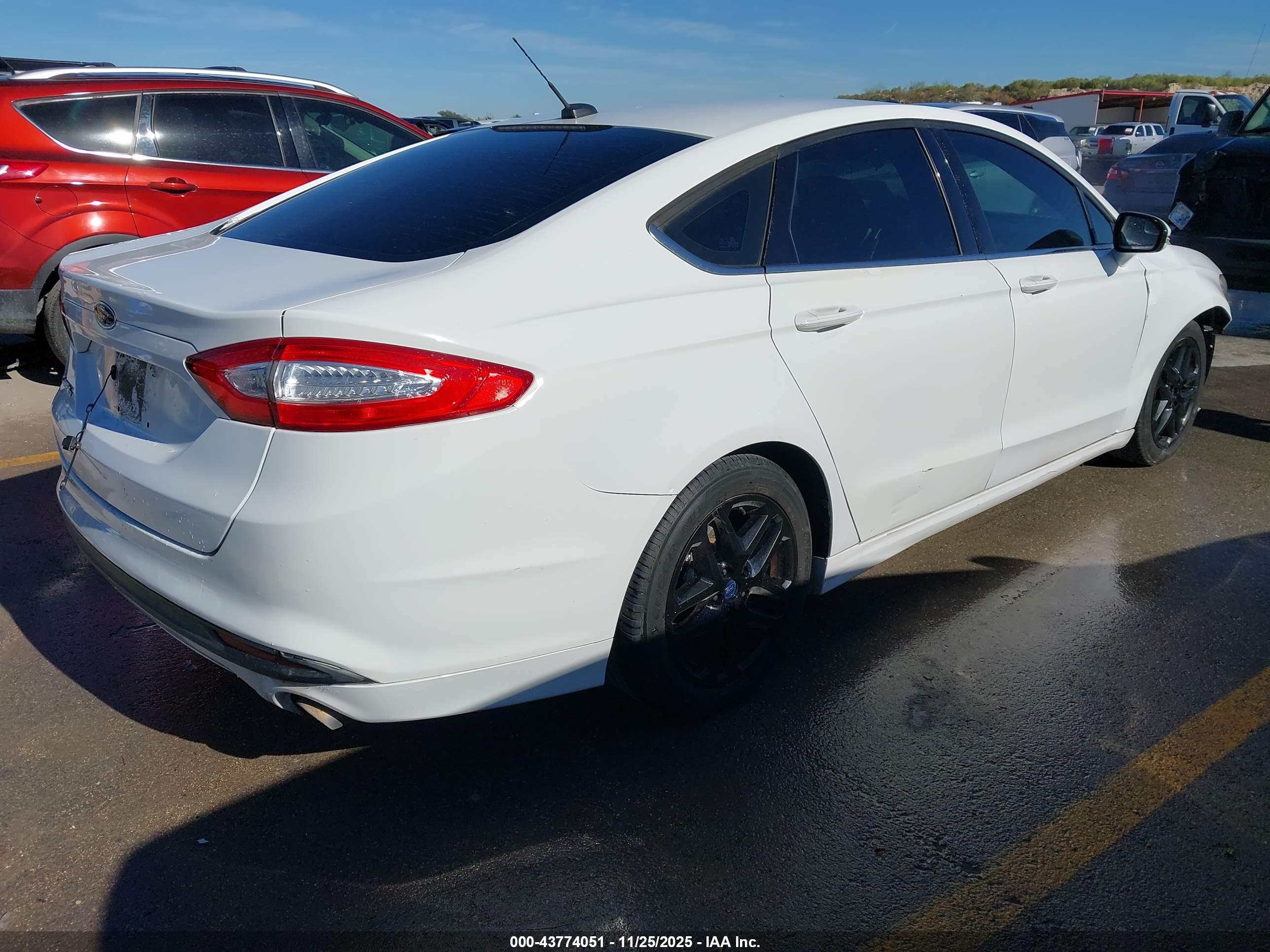 FORD FUSION image 4