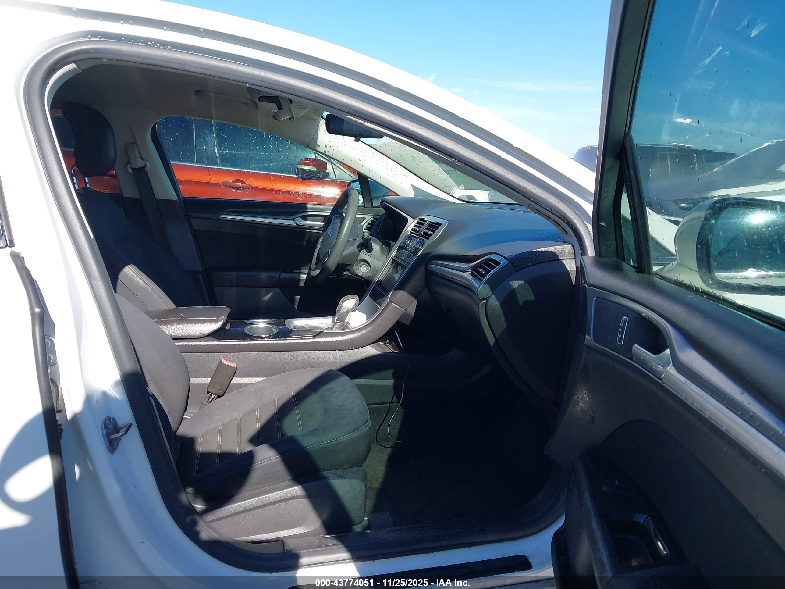 FORD FUSION image 5