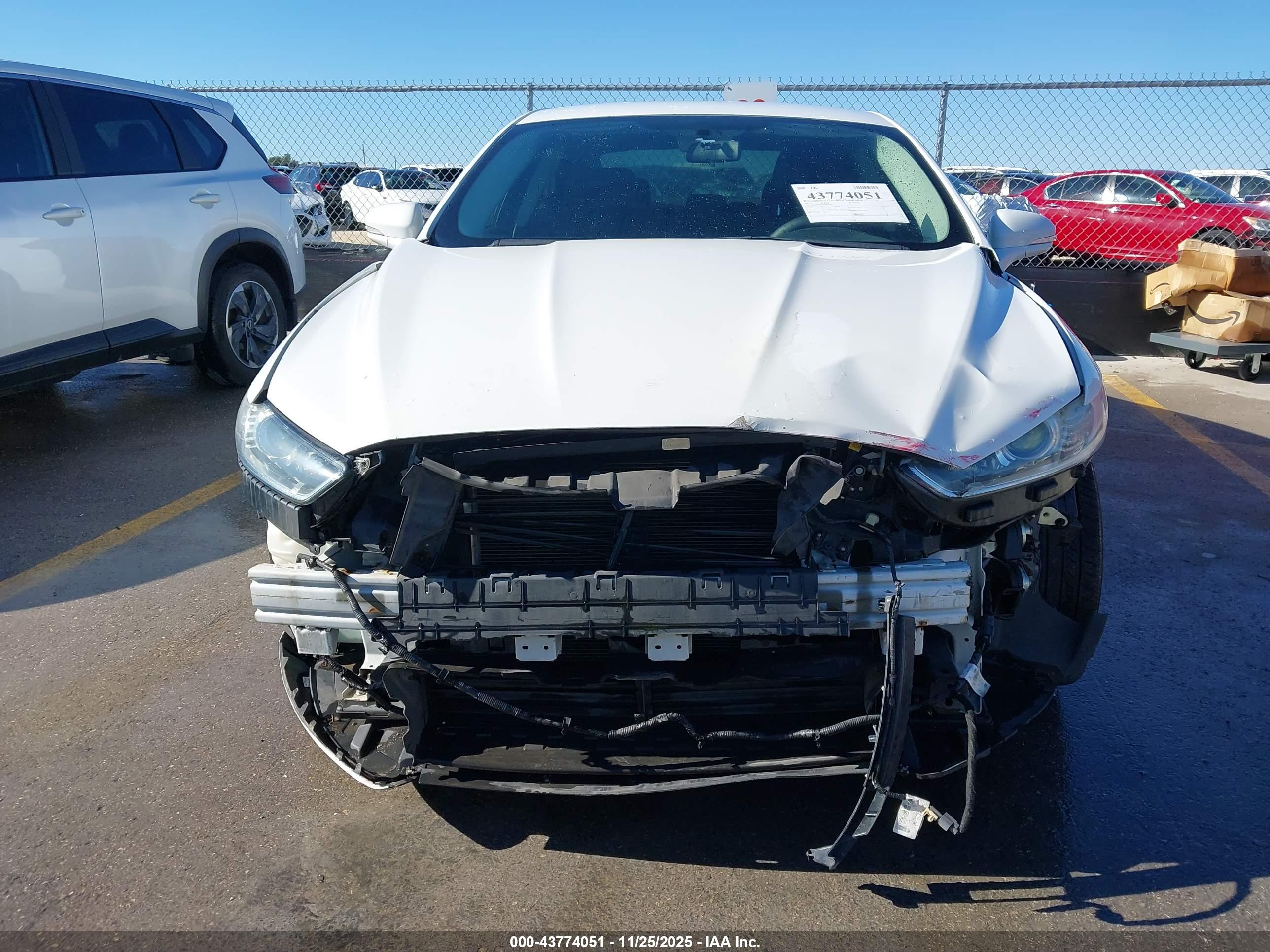 FORD FUSION image 6