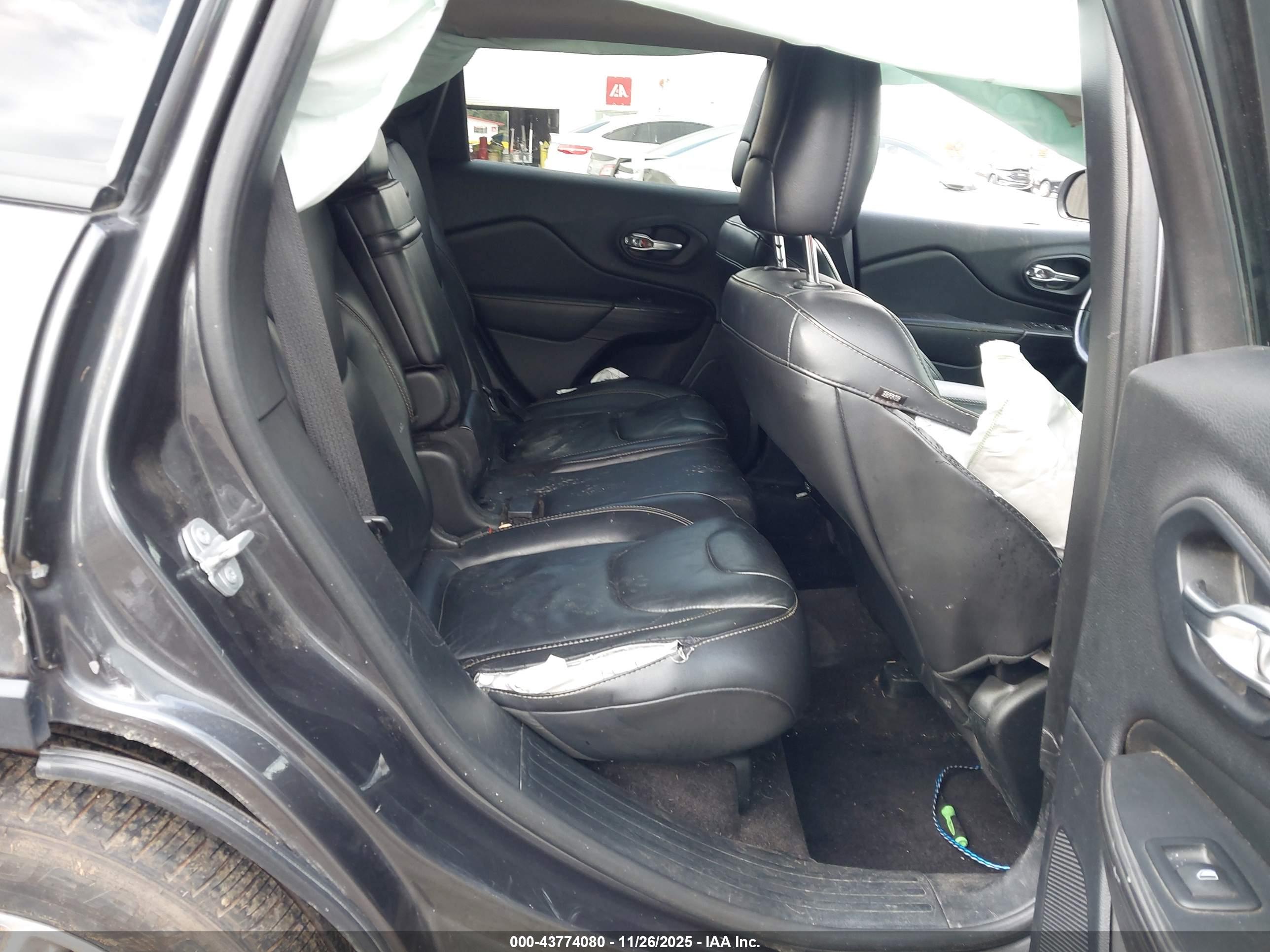 JEEP CHEROKEE image 8