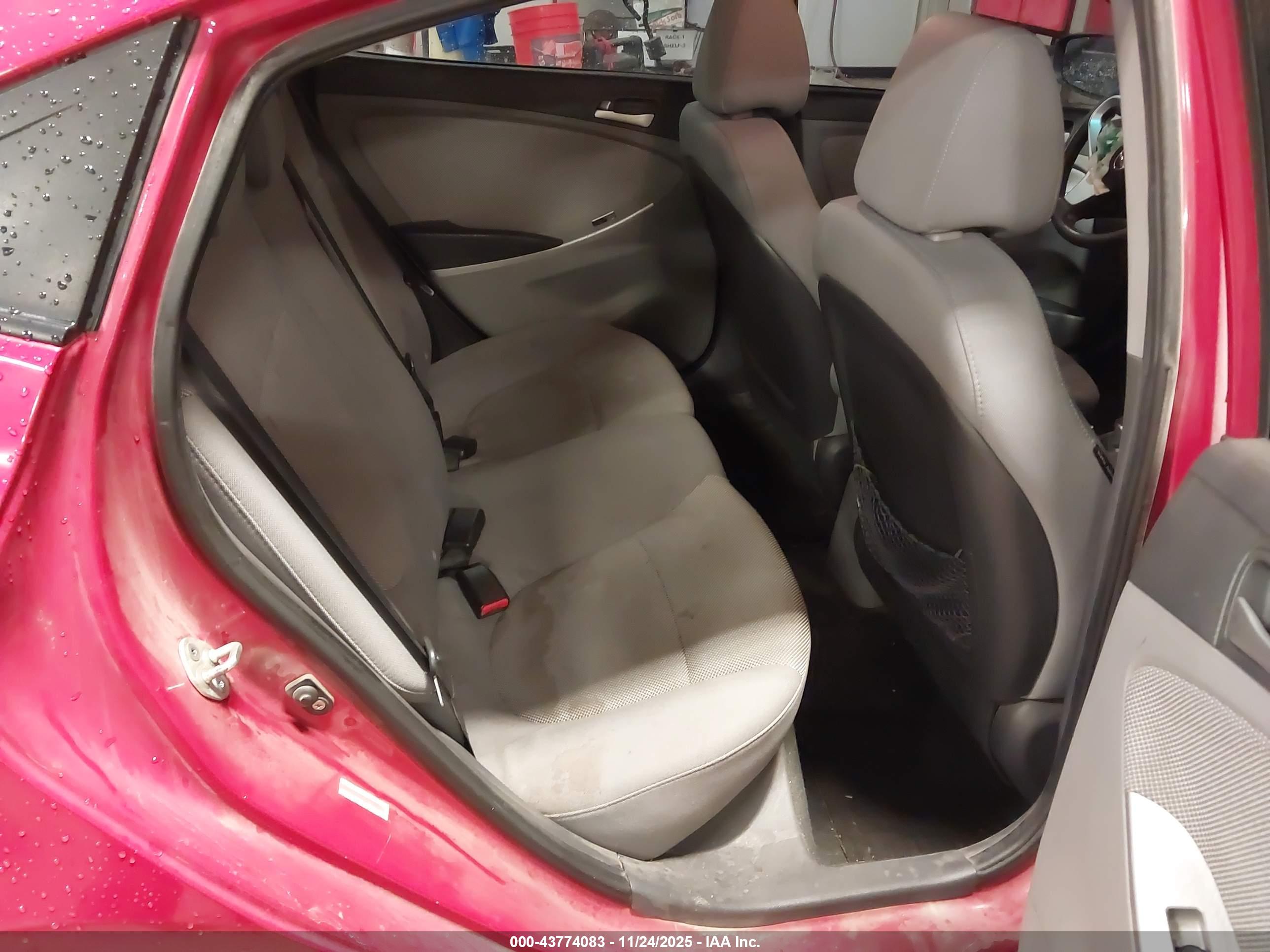 HYUNDAI ACCENT image 8