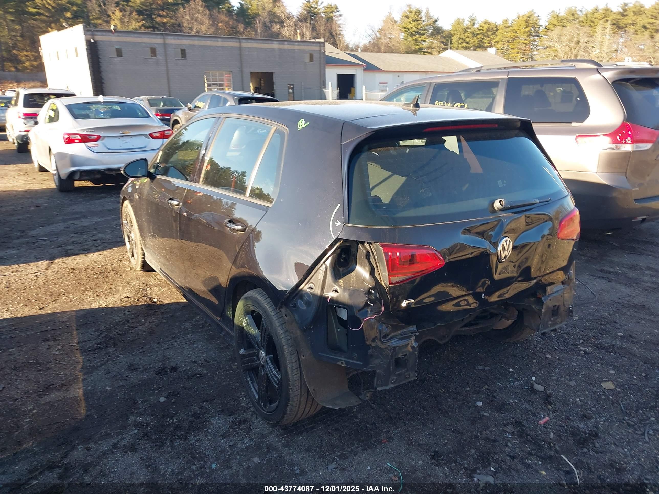 VOLKSWAGEN GOLF image 3