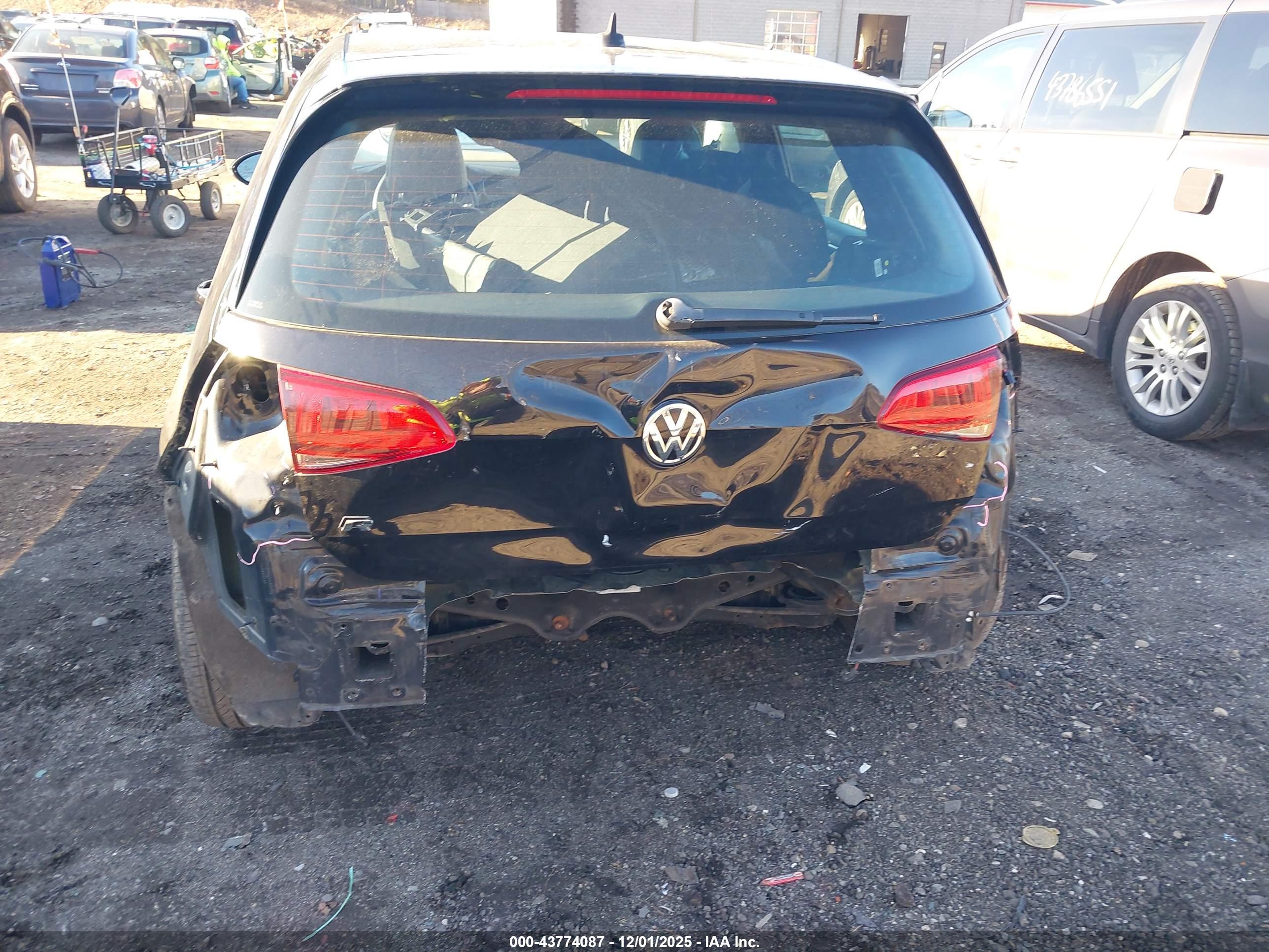 VOLKSWAGEN GOLF image 6