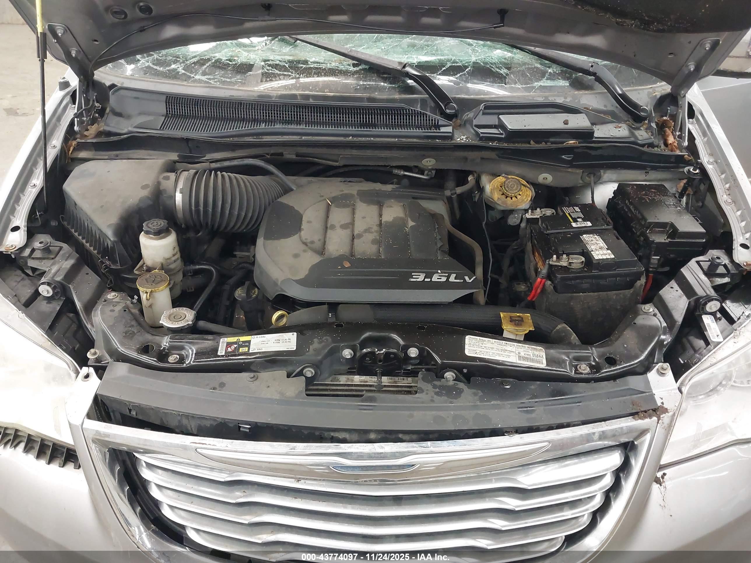 CHRYSLER TOWN image 10