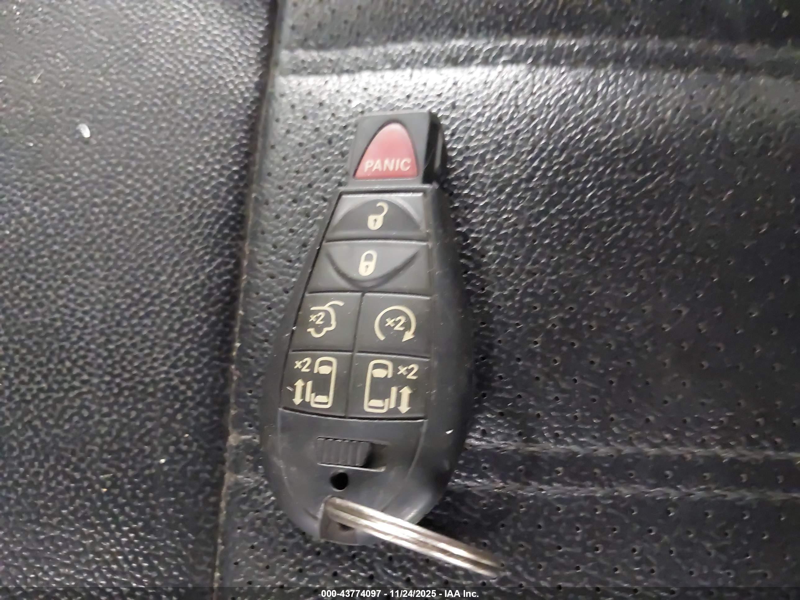 CHRYSLER TOWN image 11