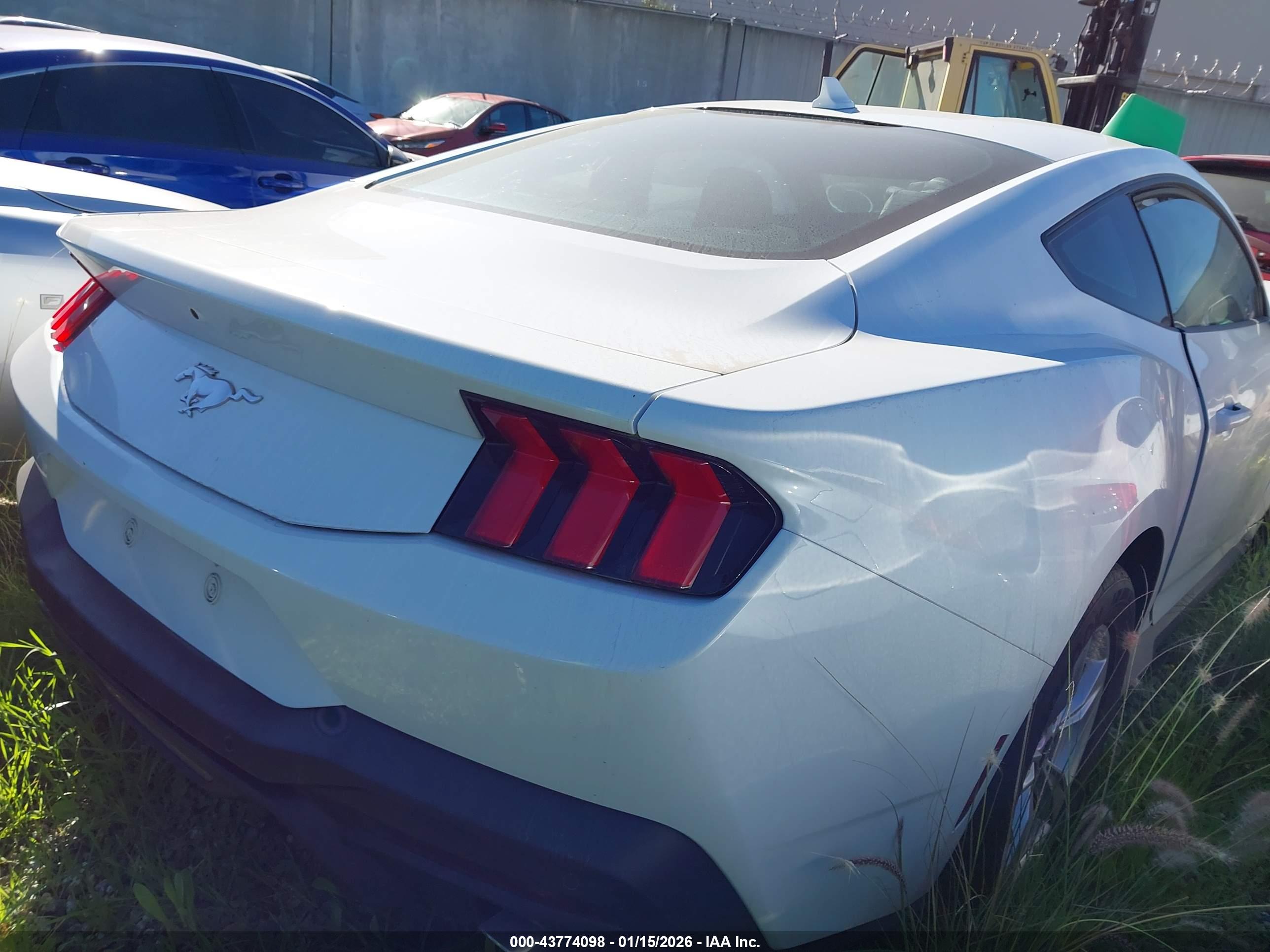 FORD MUSTANG image 4