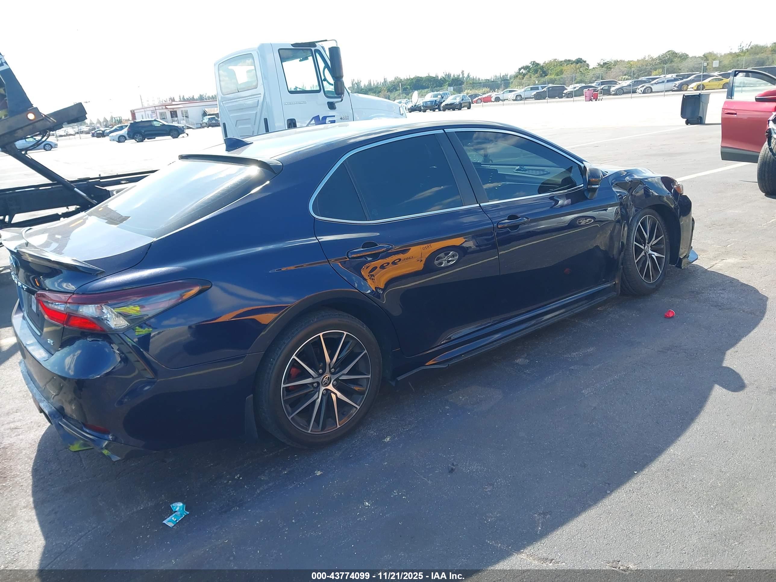 TOYOTA CAMRY image 4