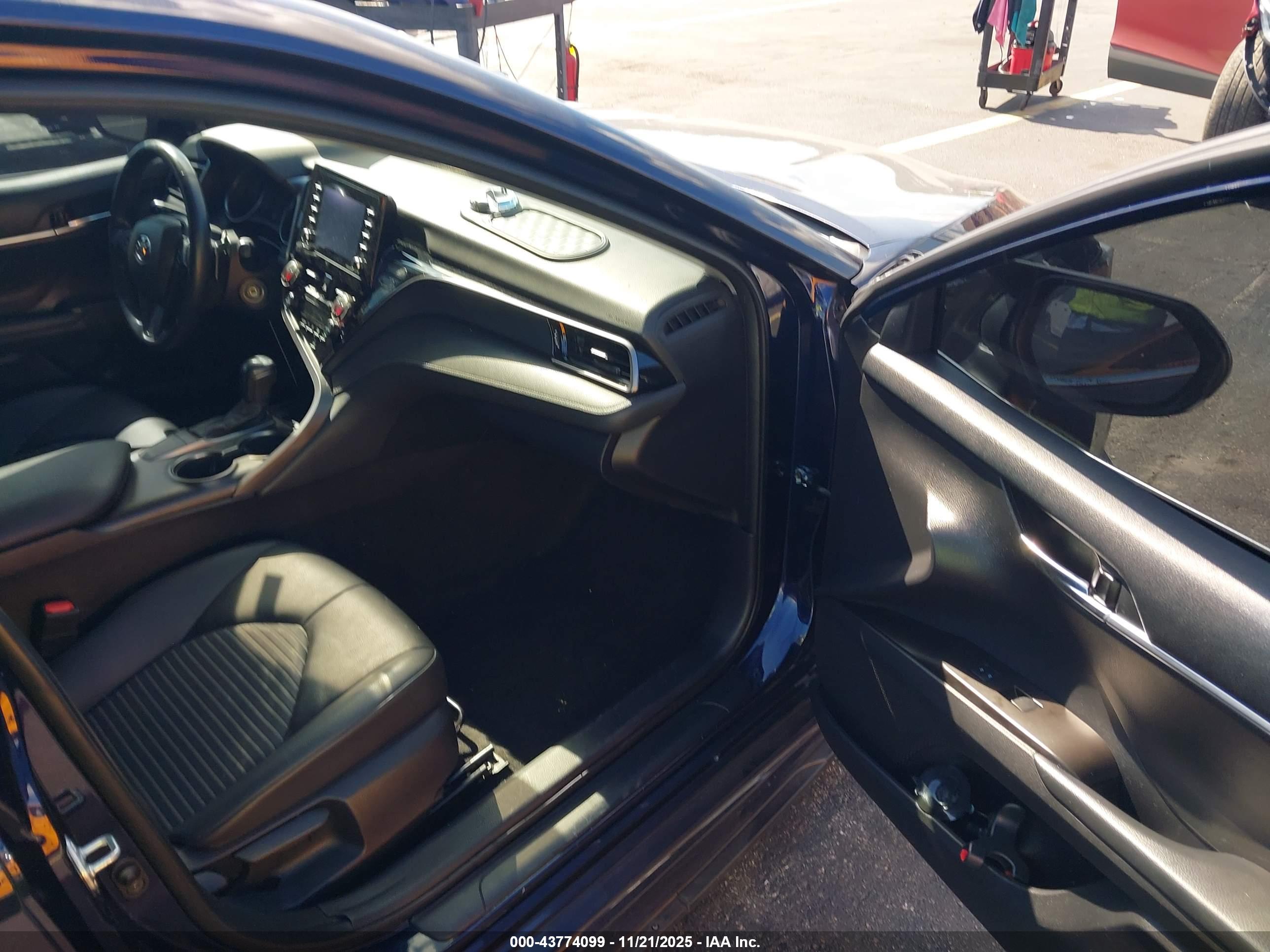 TOYOTA CAMRY image 5