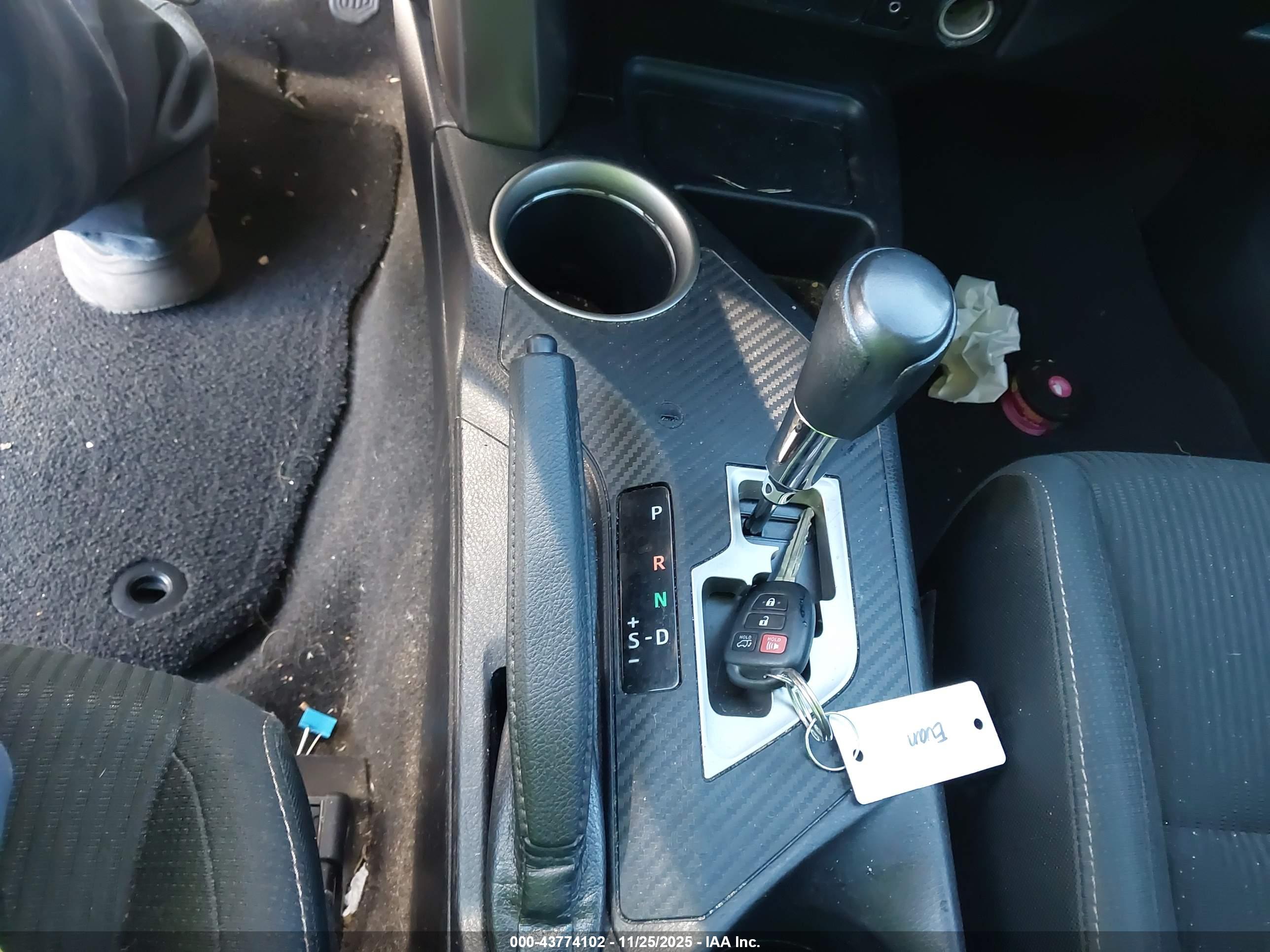 TOYOTA RAV4 image 11