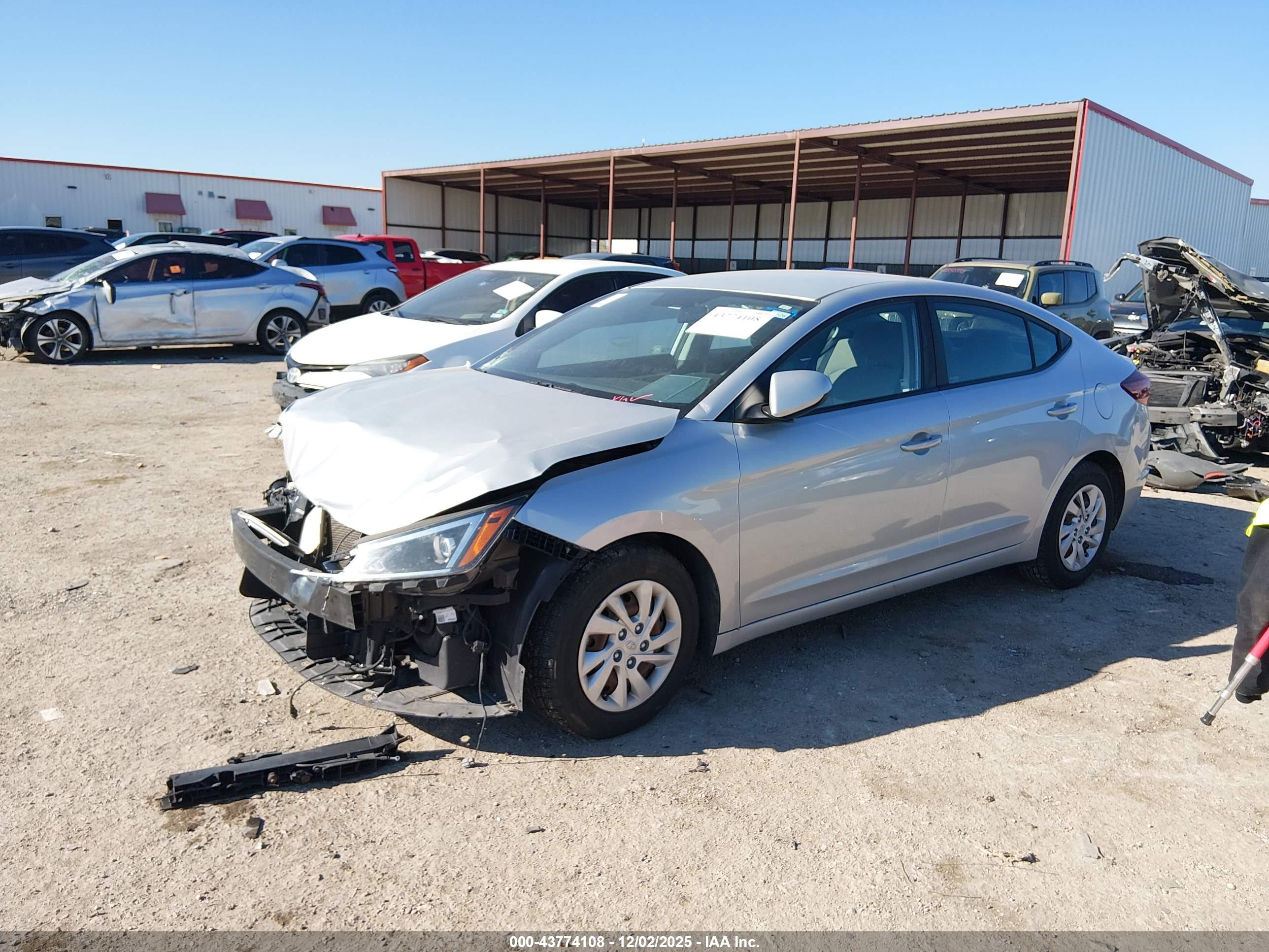 HYUNDAI ELANTRA image 2