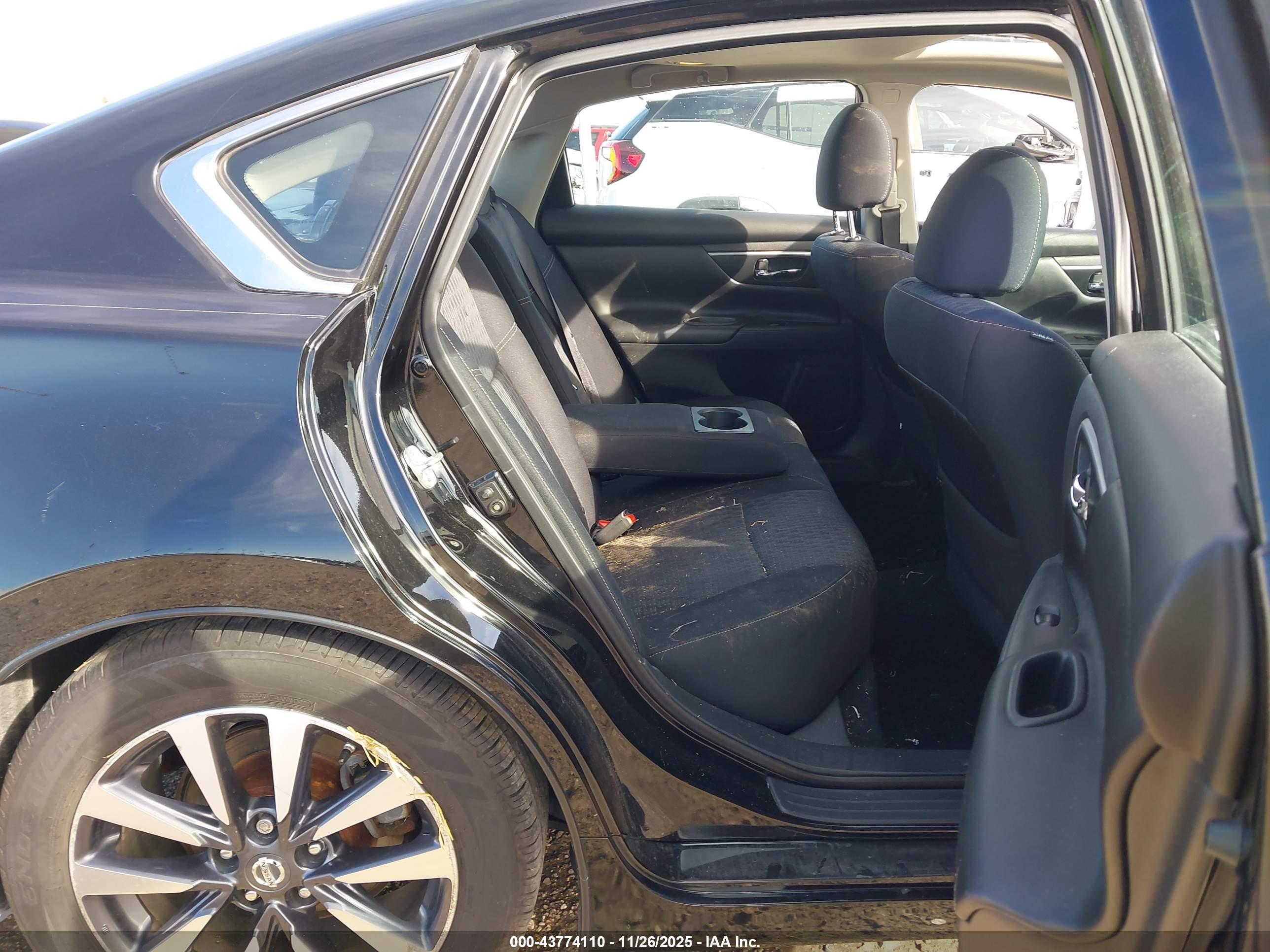 NISSAN ALTIMA image 8