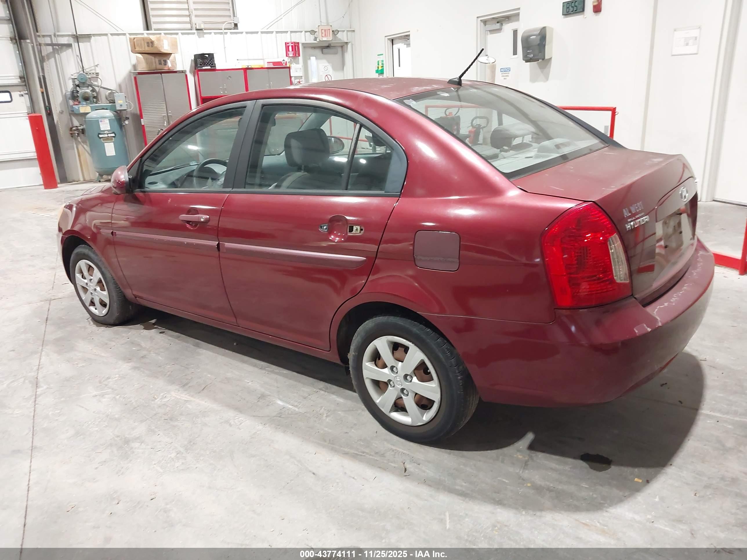 HYUNDAI ACCENT image 3