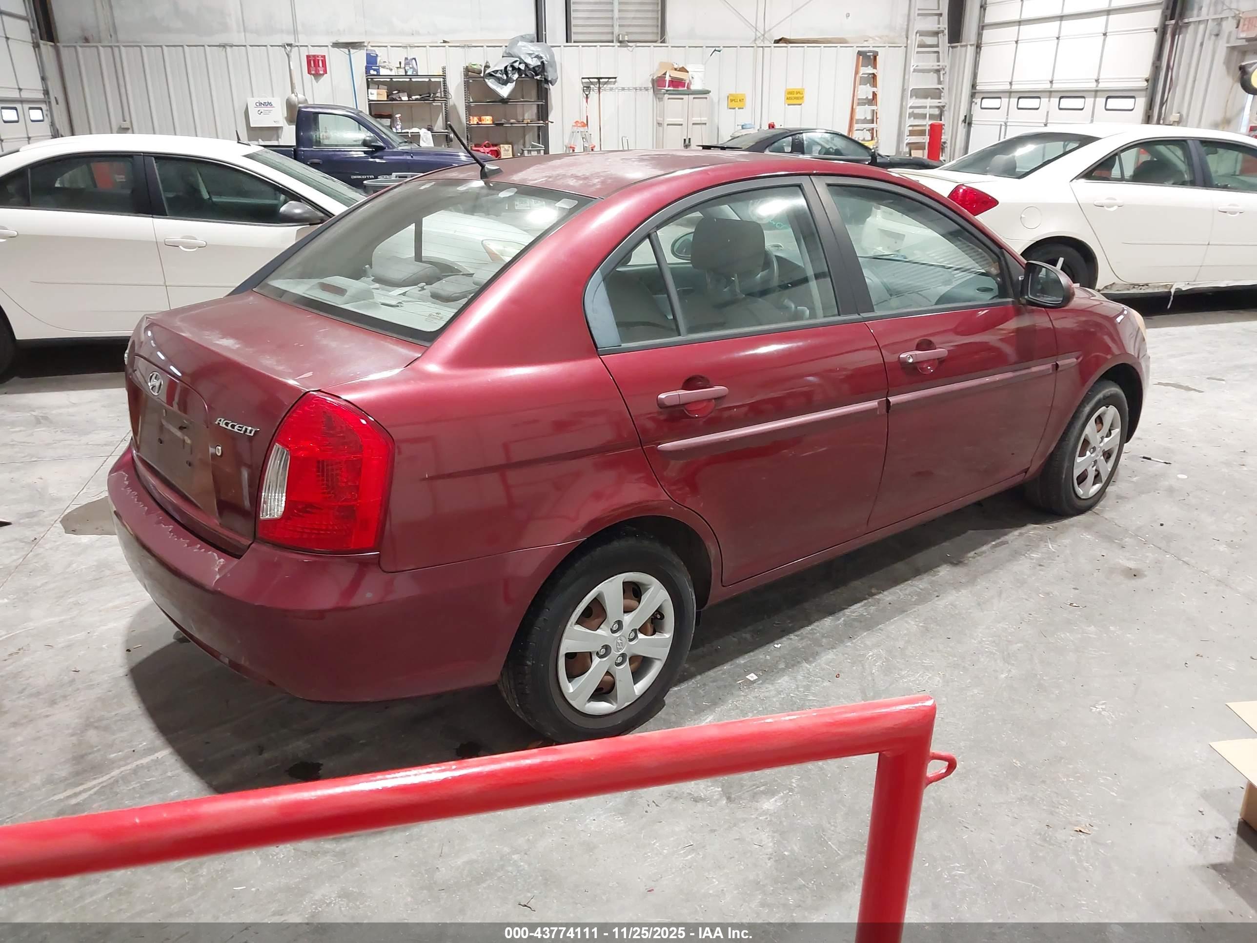 HYUNDAI ACCENT image 4