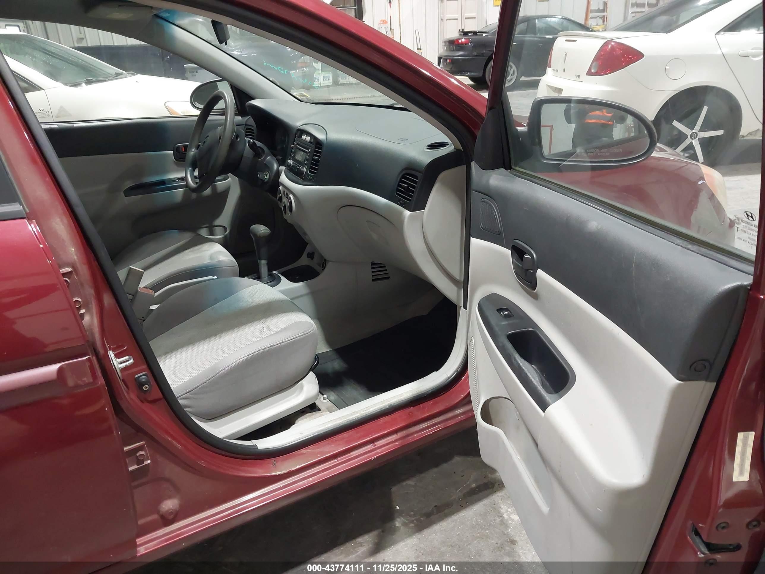 HYUNDAI ACCENT image 5