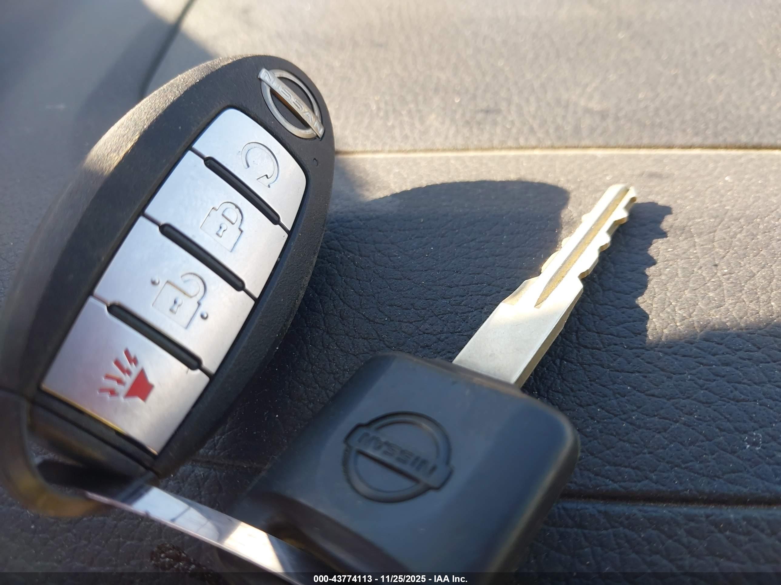 NISSAN TITAN image 11