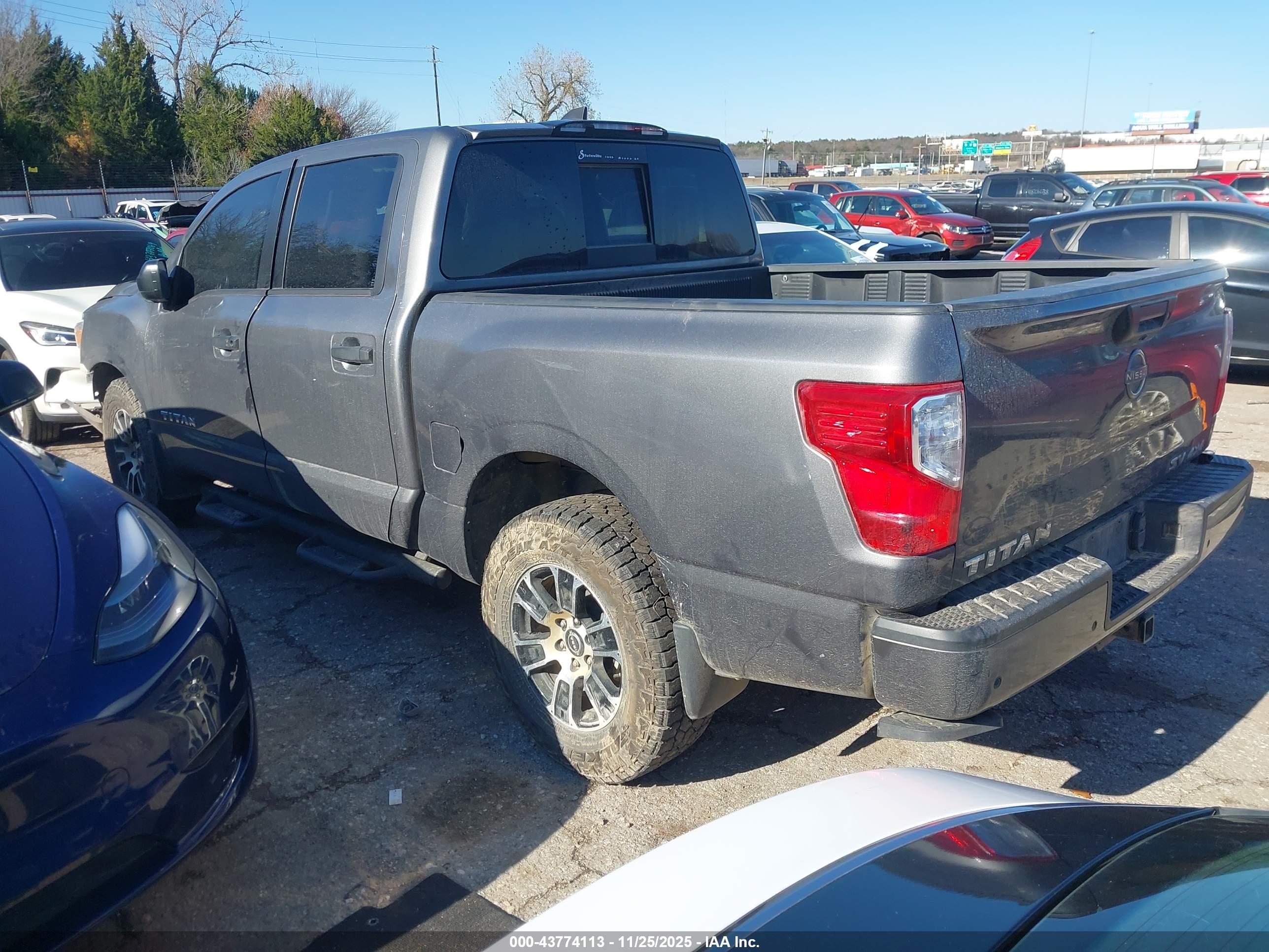 NISSAN TITAN image 3