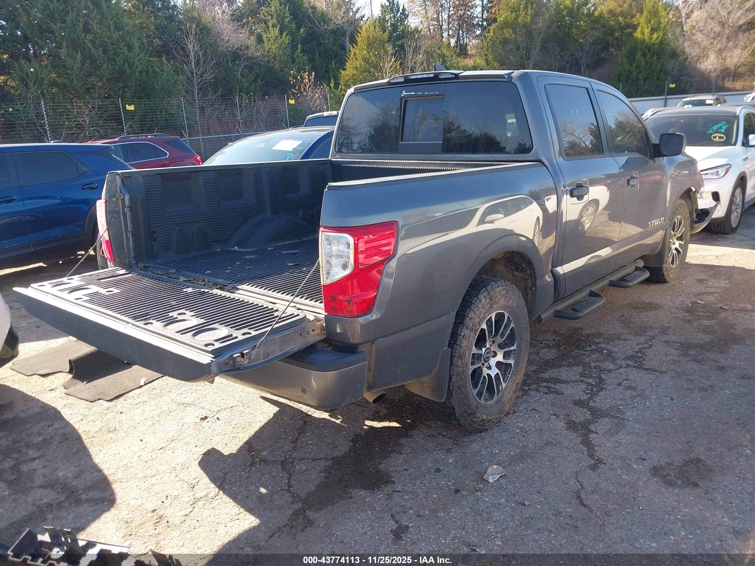 NISSAN TITAN image 4
