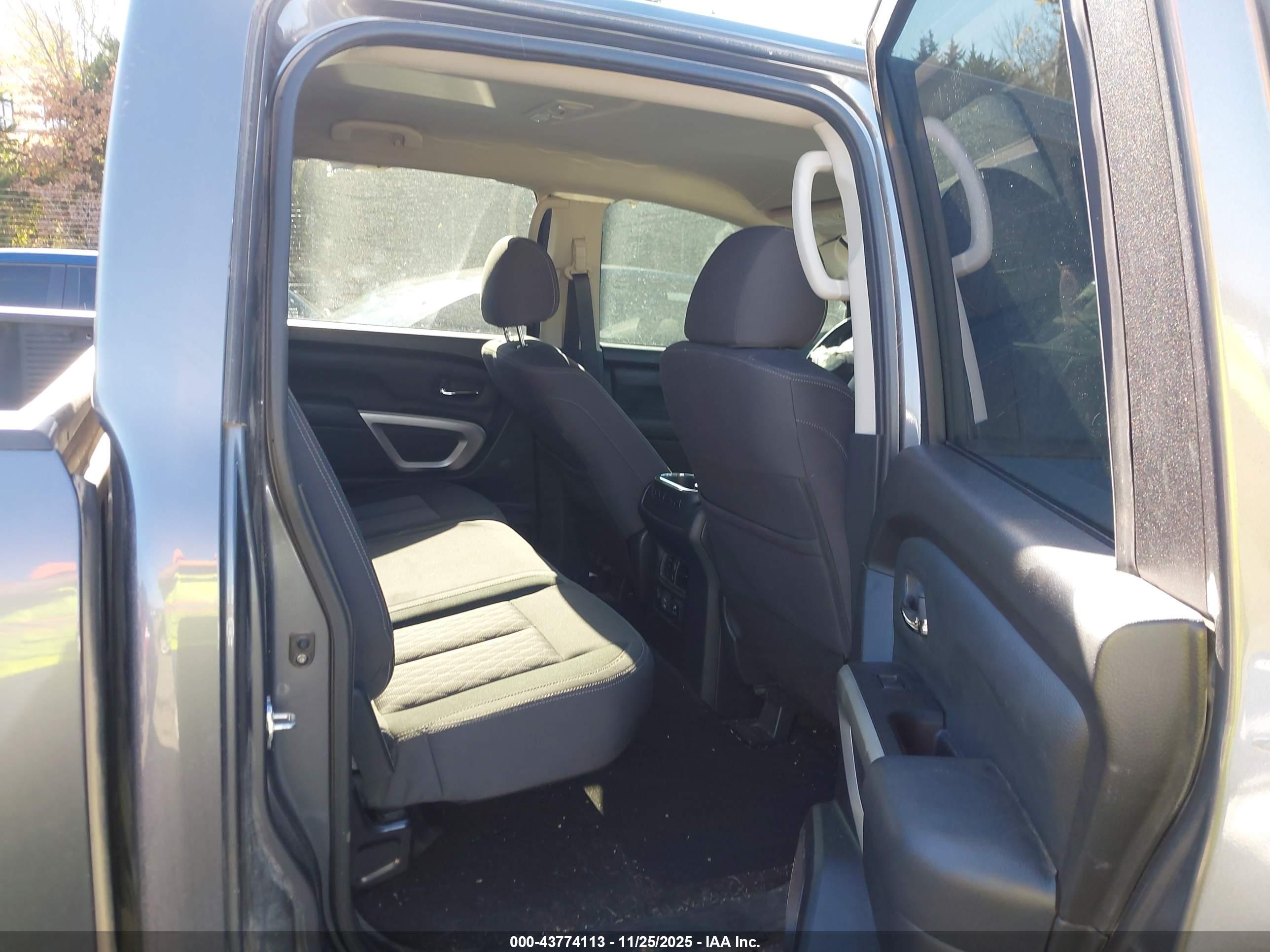 NISSAN TITAN image 8