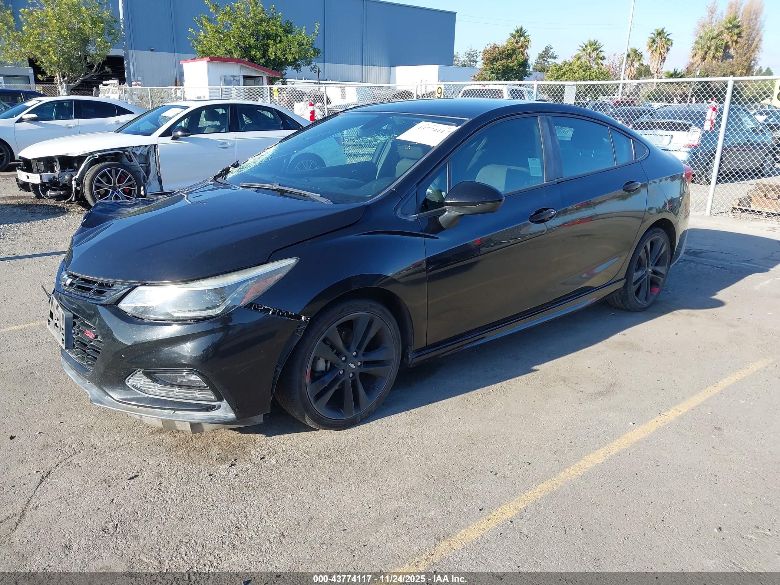 CHEVROLET CRUZE image 2